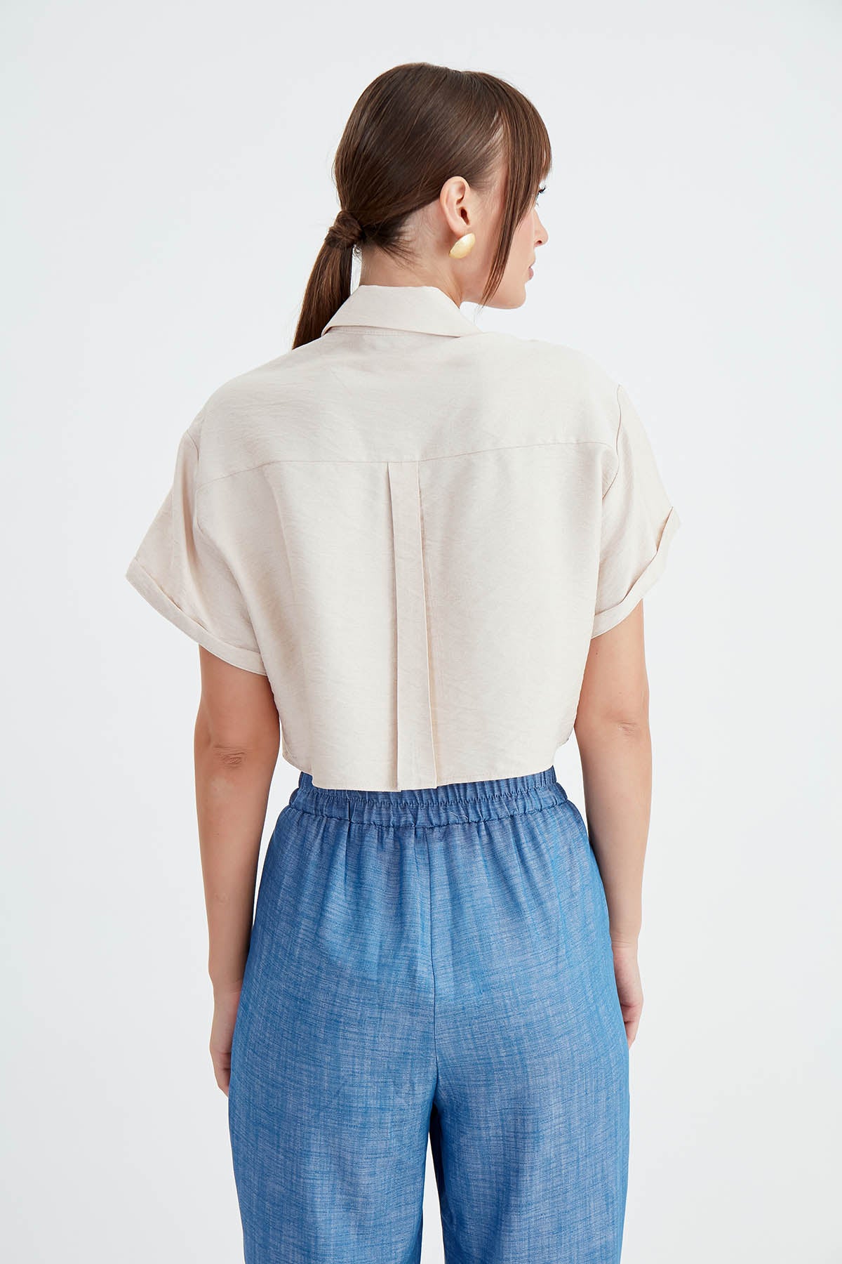 LOW SHOULDER CROP SHIRT