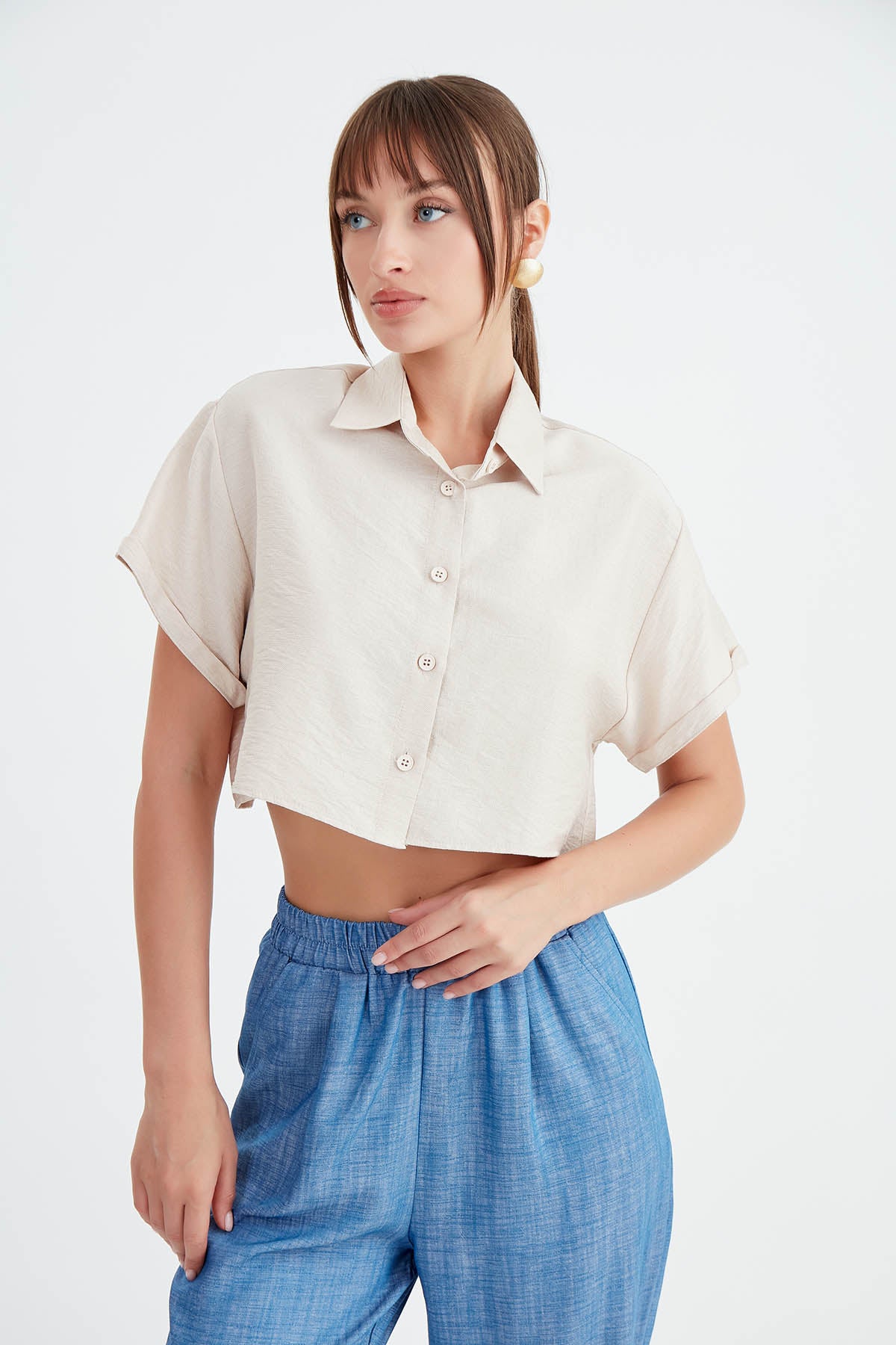 LOW SHOULDER CROP SHIRT