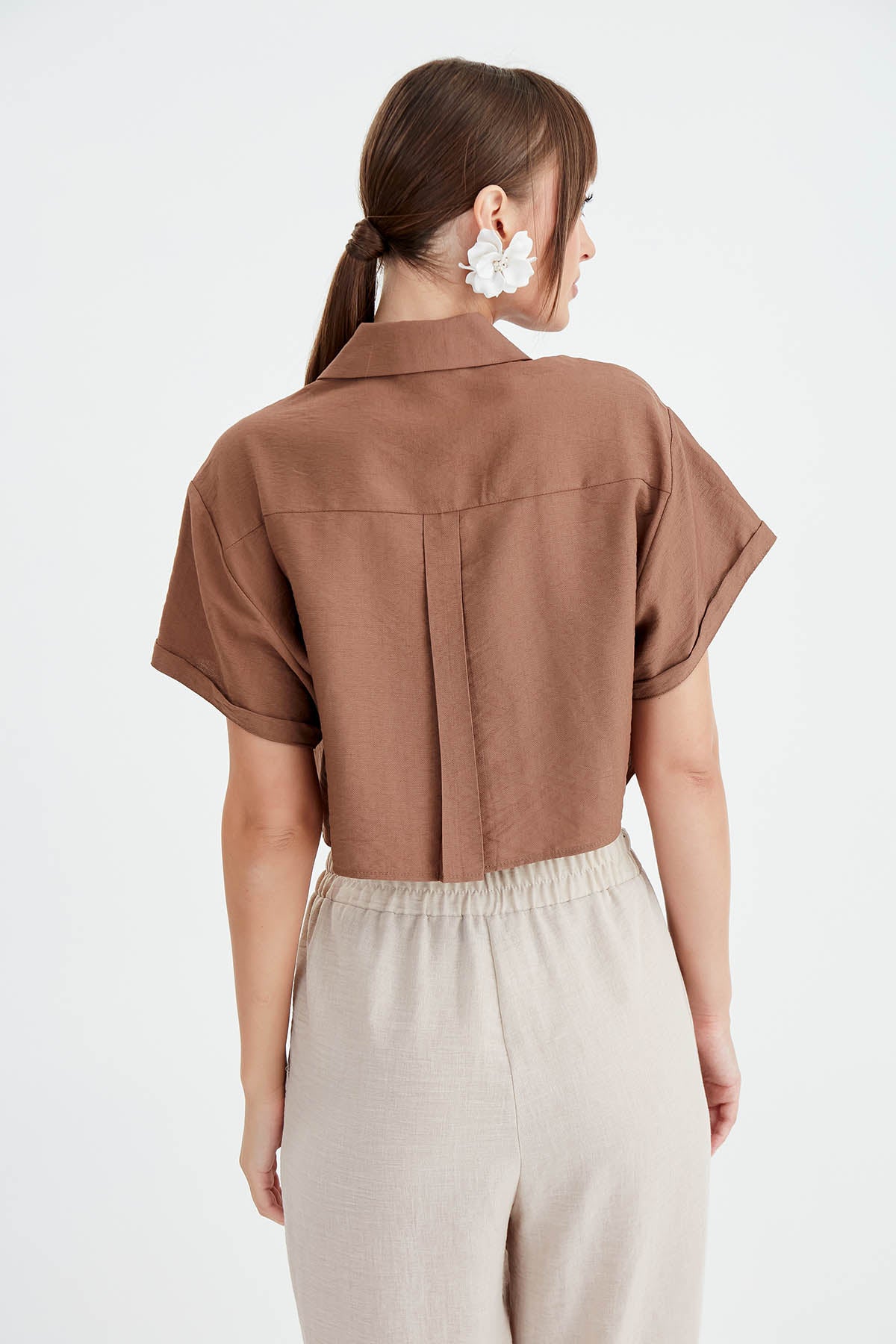 LOW SHOULDER CROP SHIRT