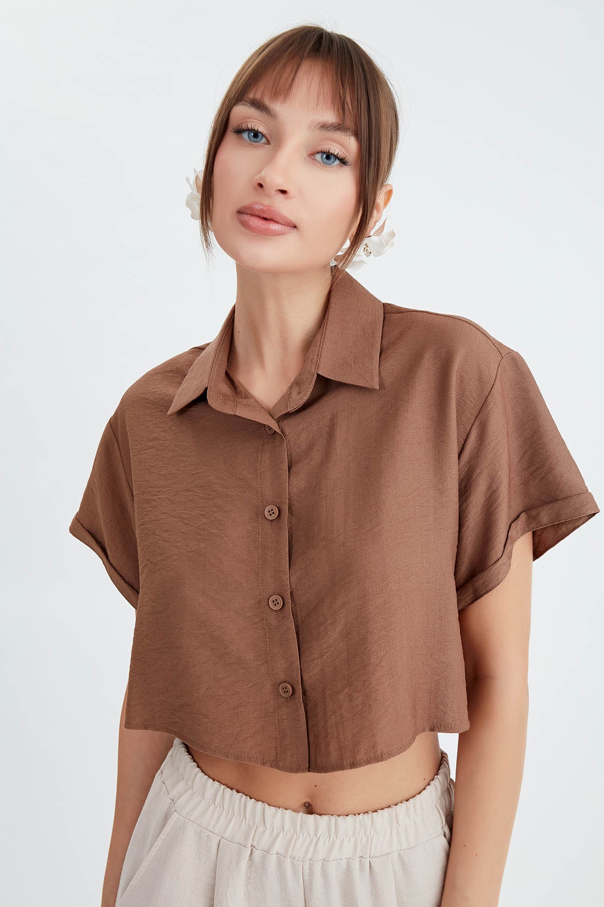 LOW SHOULDER CROP SHIRT