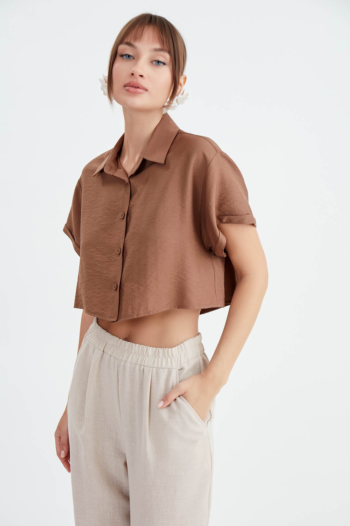 LOW SHOULDER CROP SHIRT