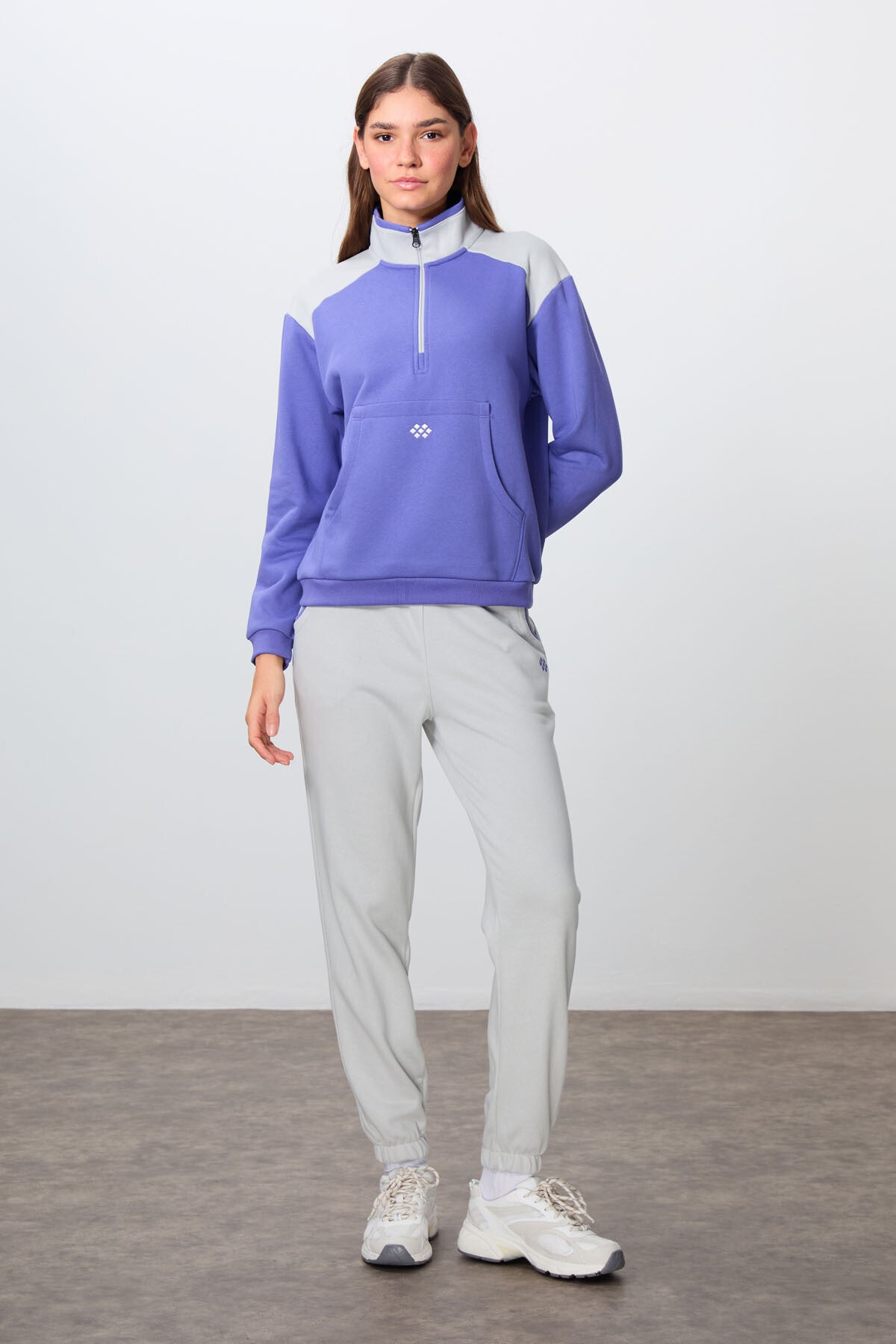 Plato-Stone Compact Cotton Thick Smooth Textured Stand Collar Oversize Fit Women's Tracksuit Set - 95342