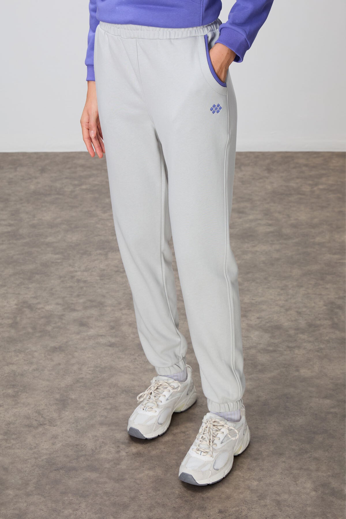 Plato-Stone Compact Cotton Thick Smooth Textured Stand Collar Oversize Fit Women's Tracksuit Set - 95342