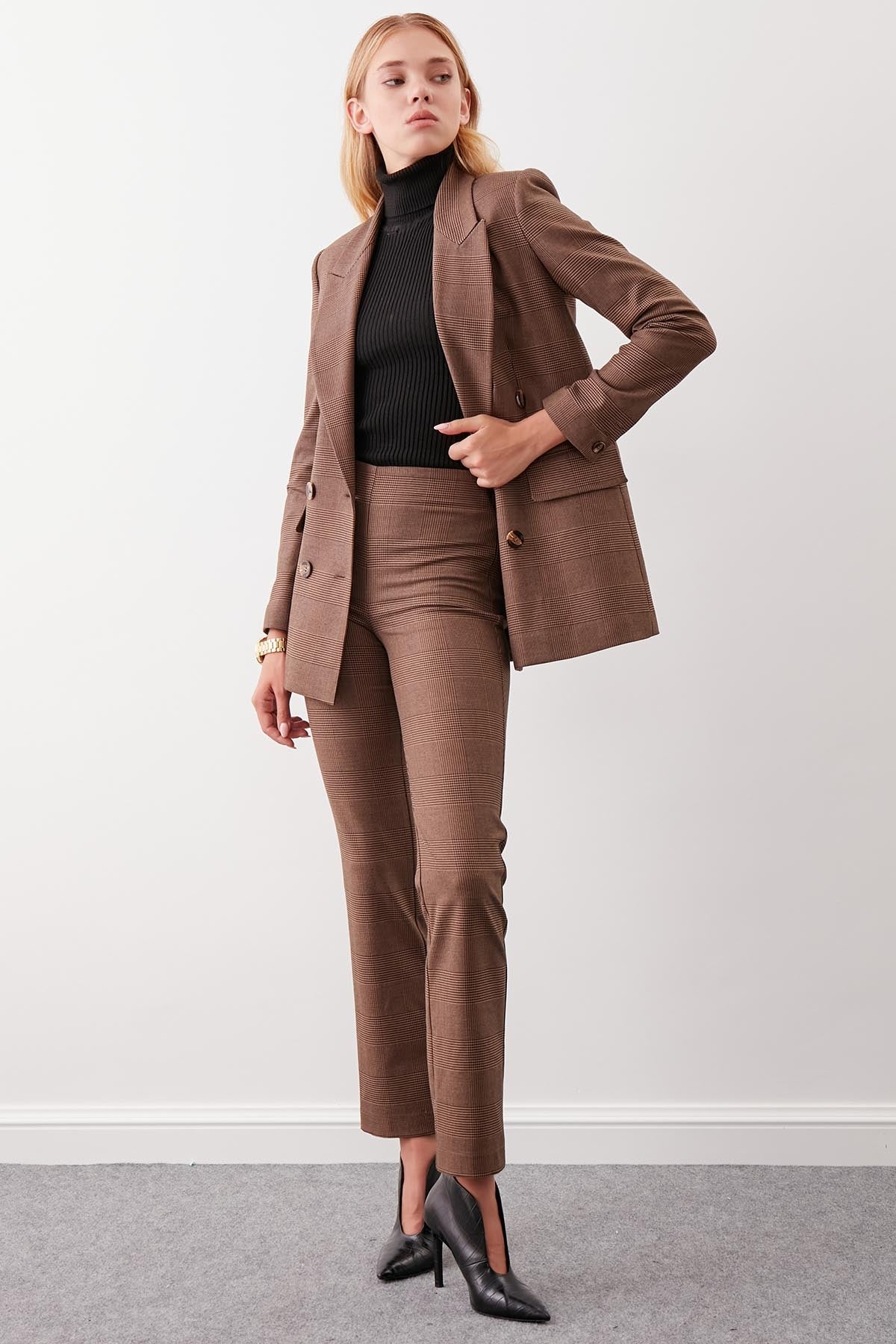 PLAID PATTERN HIGH-WAIST TROUSERS