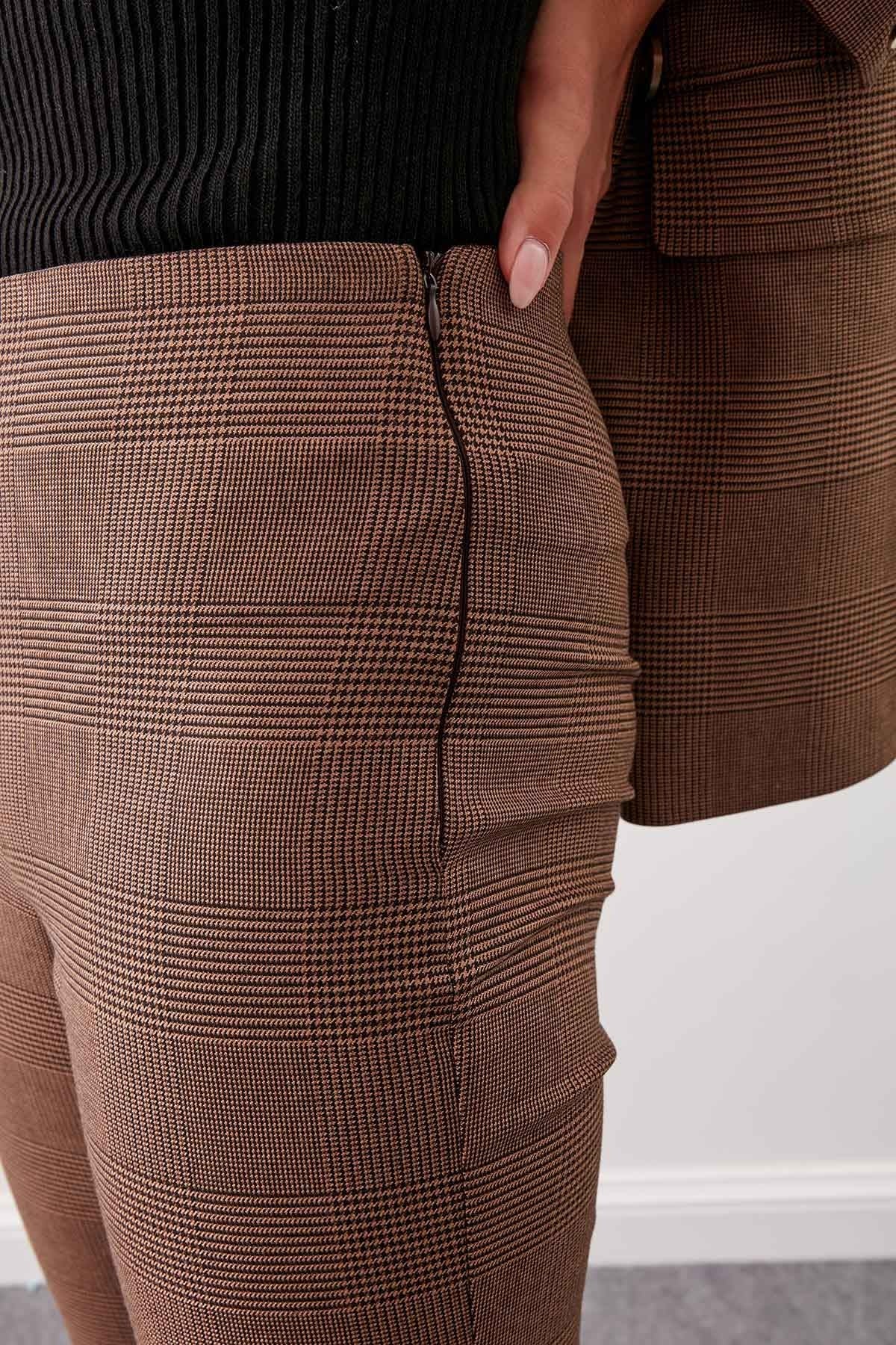 PLAID PATTERN HIGH-WAIST TROUSERS