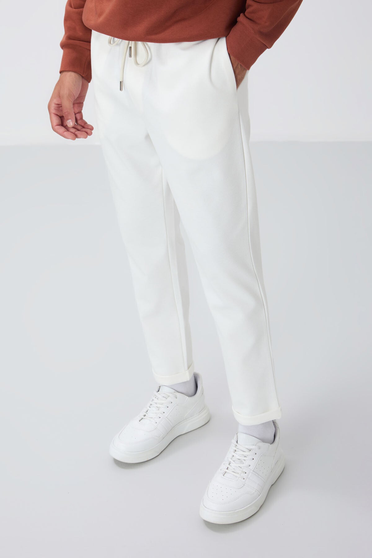 Ecru Textured Surface Standard Fit Men's Tracksuit Bottom - 82154