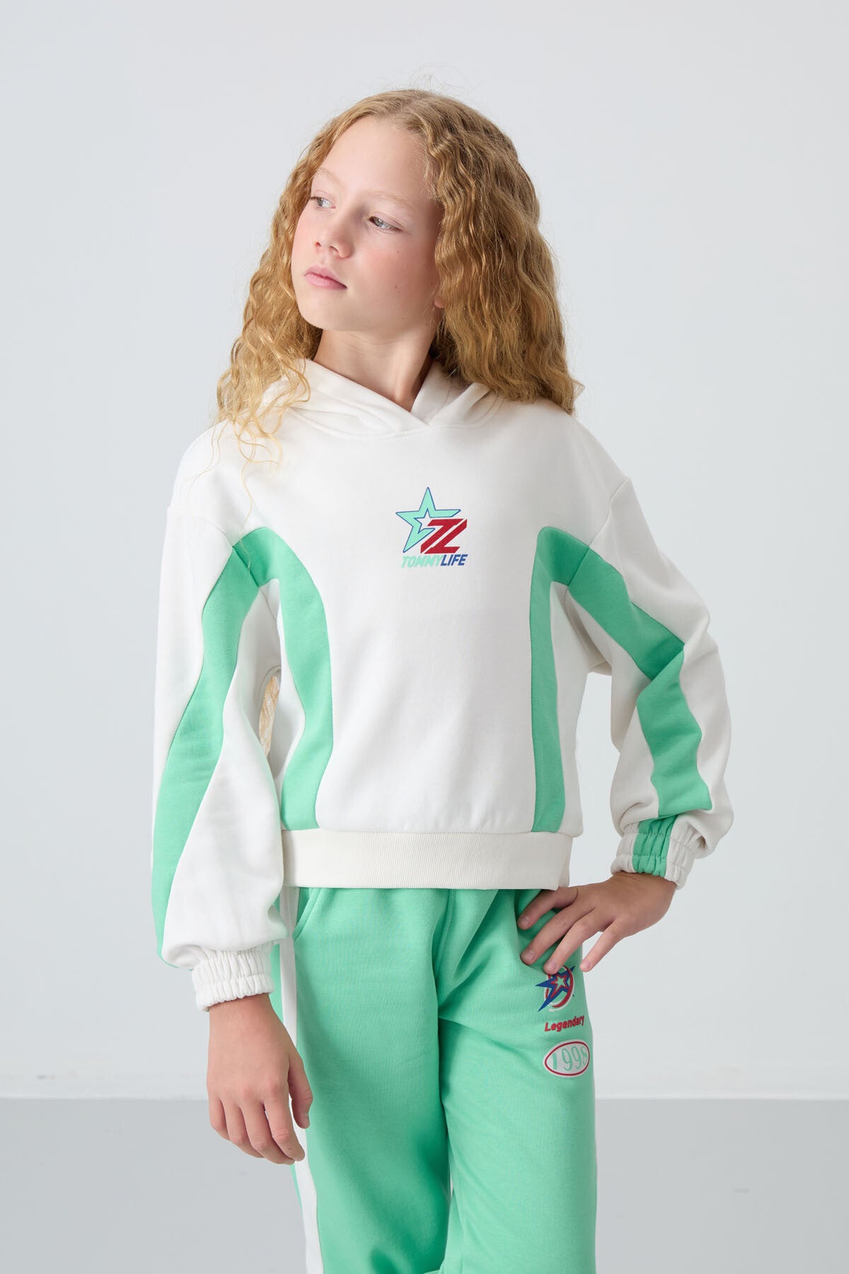 Ecru- Green Cotton Fleece-Lined Soft Textured Standard Fit Printed Girls' Tracksuit Set - 75166
