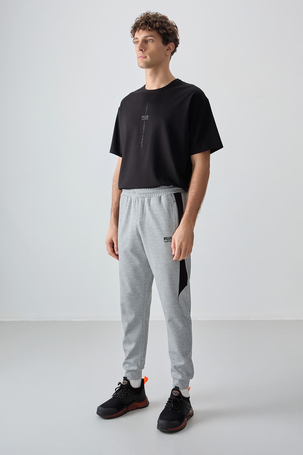 Grey Melange Textured Surface Standard Fit Embroidered Men's Tracksuit Bottom - 82126