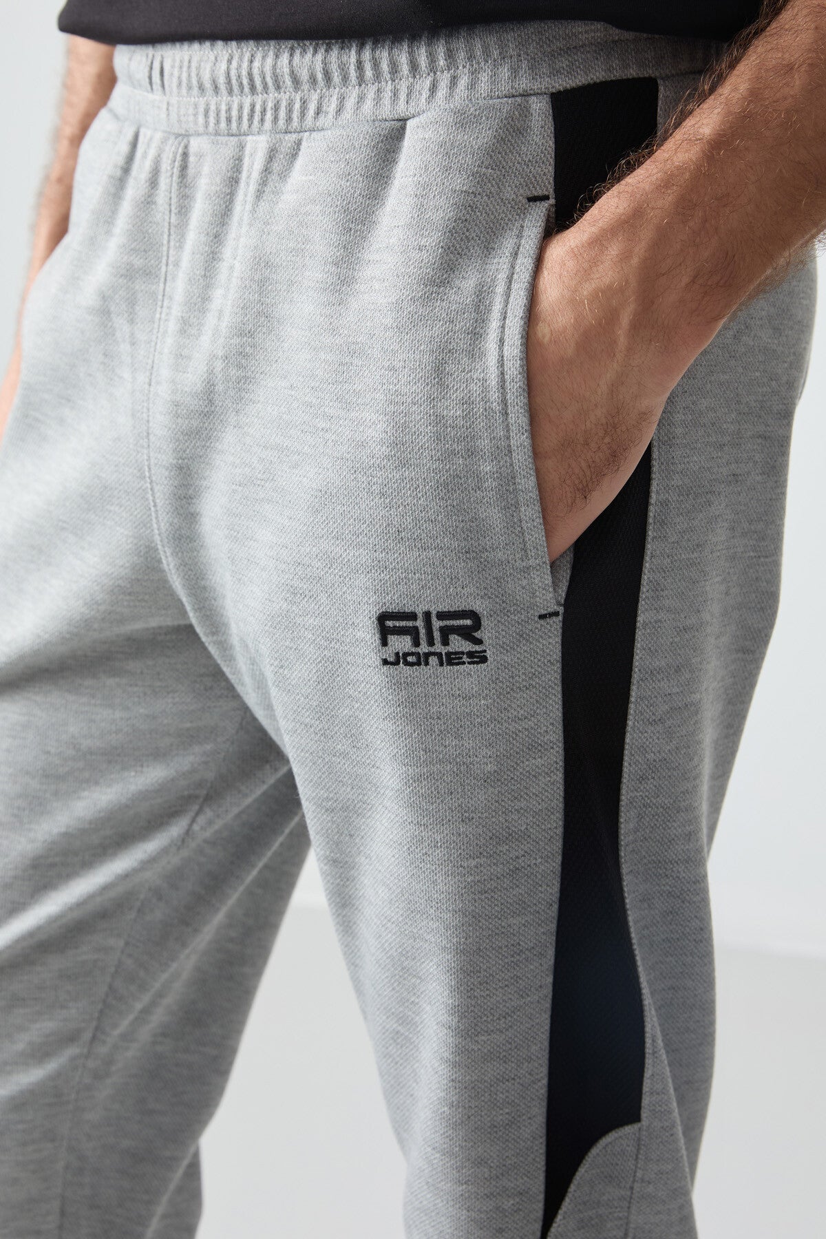 Grey Melange Textured Surface Standard Fit Embroidered Men's Tracksuit Bottom - 82126