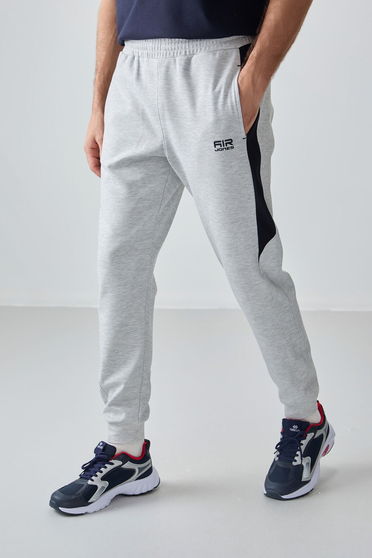 Grey Surface Textured Standard Fit Embroidered Men's Tracksuit Bottom - 82126