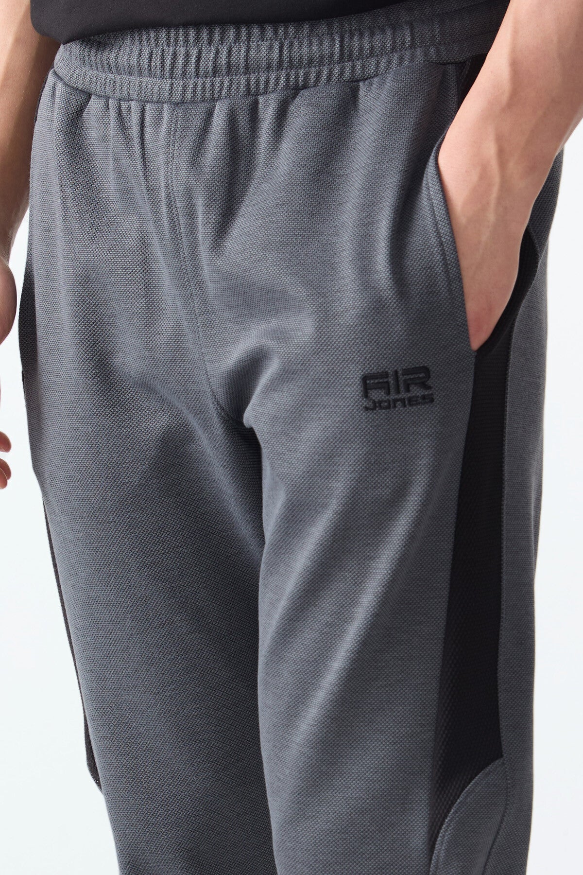 Dark Grey Textured Surface Standard Fit Embroidered Men's Tracksuit Bottom - 82126