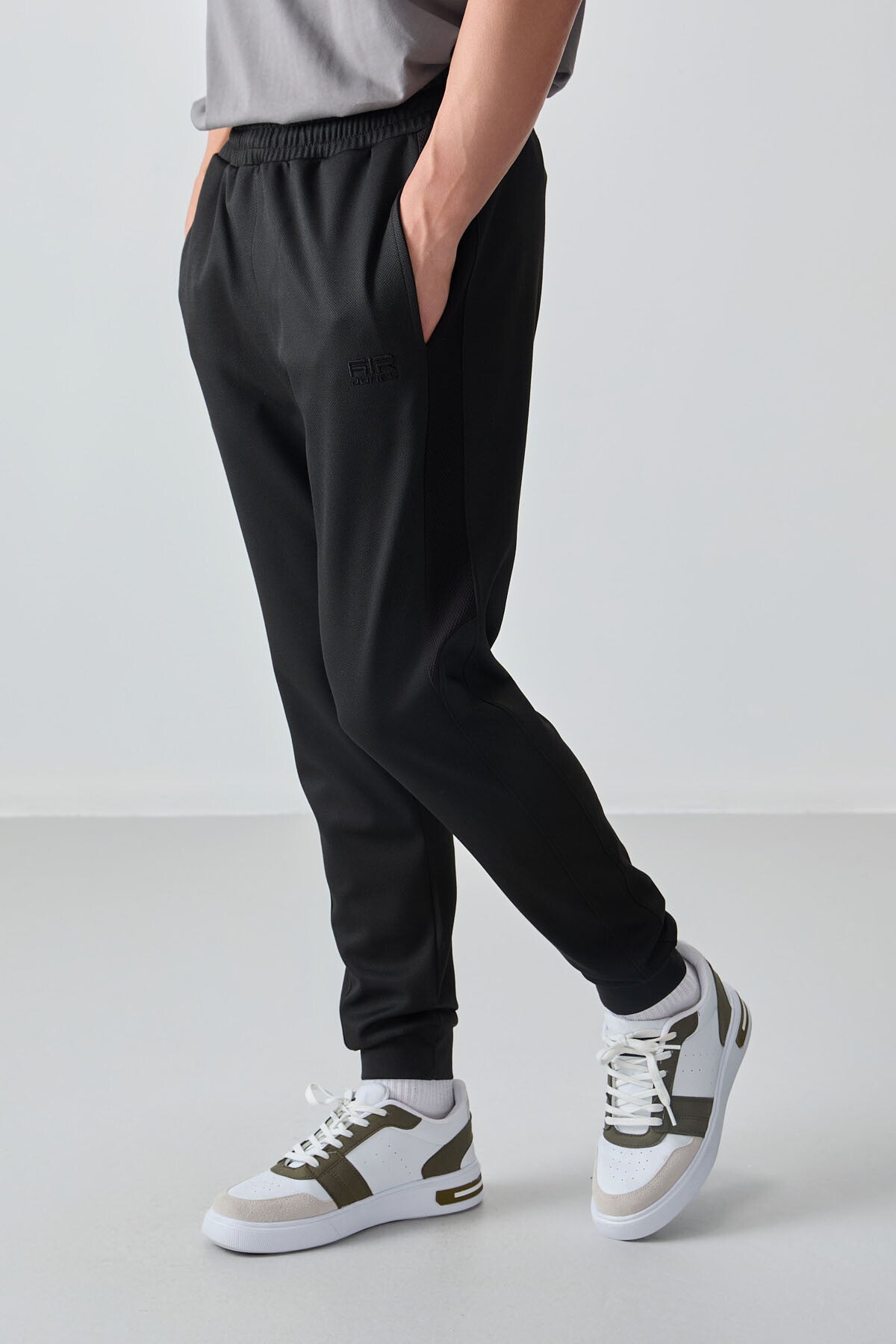 Black Textured Surface Standard Fit Embroidered Men's Tracksuit Bottom - 82126