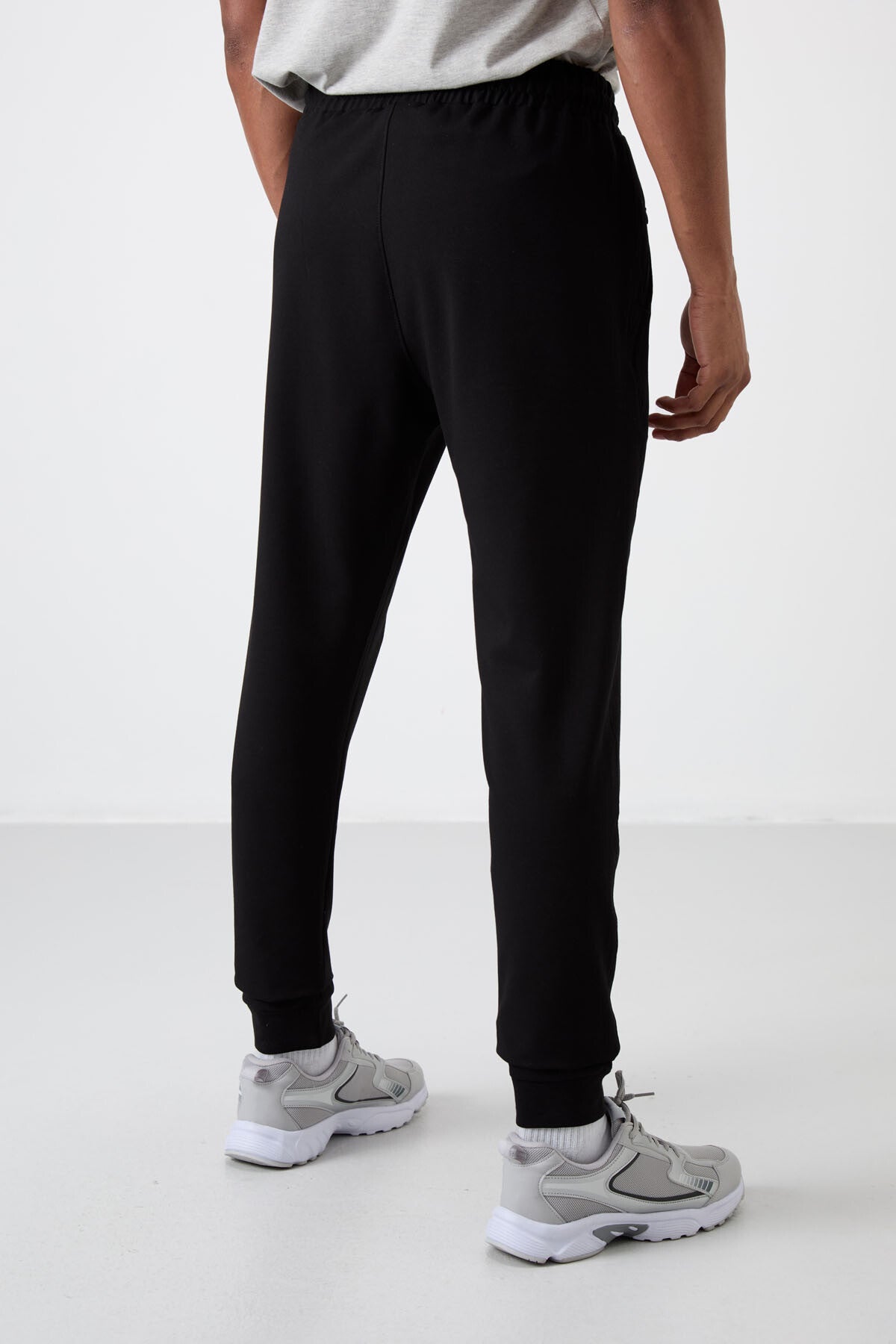 Black Cotton Soft Textured Standard Fit Embroidered Men's Tracksuit Bottom - 82133