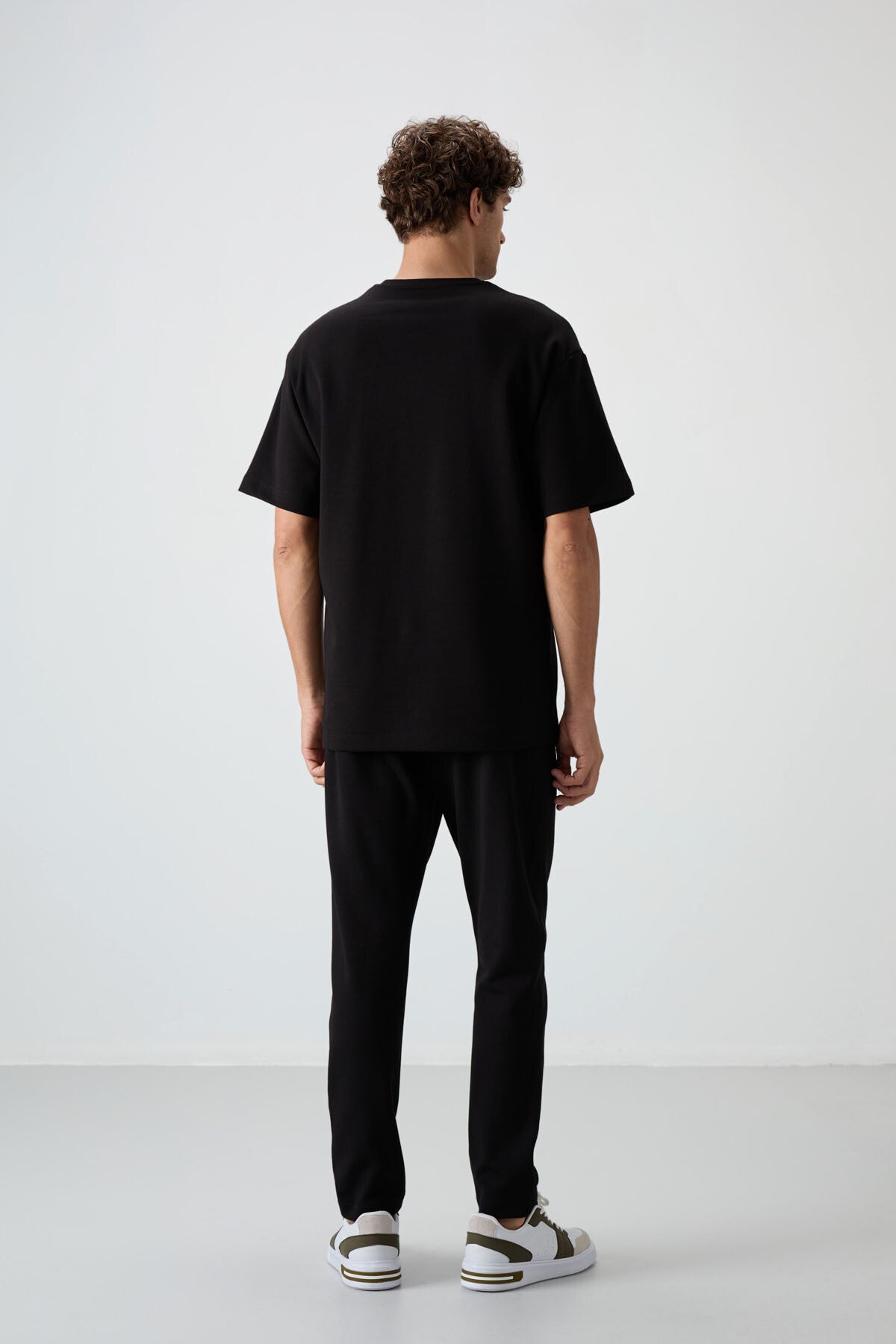 Black Cotton Thick Soft Textured Oversize Fit Embroidered Men's Tracksuit Set - 85252