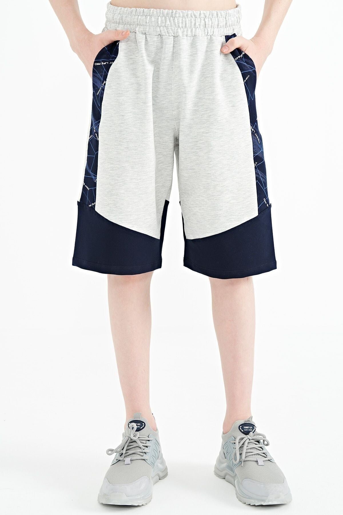 Color Blocked Standard Pattern Boys' Shorts - 11141