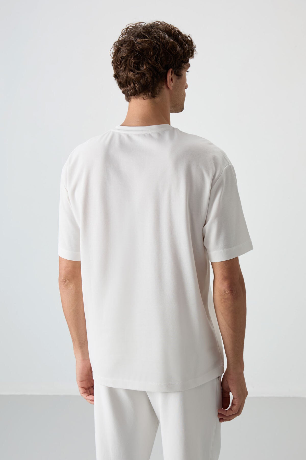 Ecru Thick Cotton Textured Oversize Fit Printed Men's T-Shirt - 88366