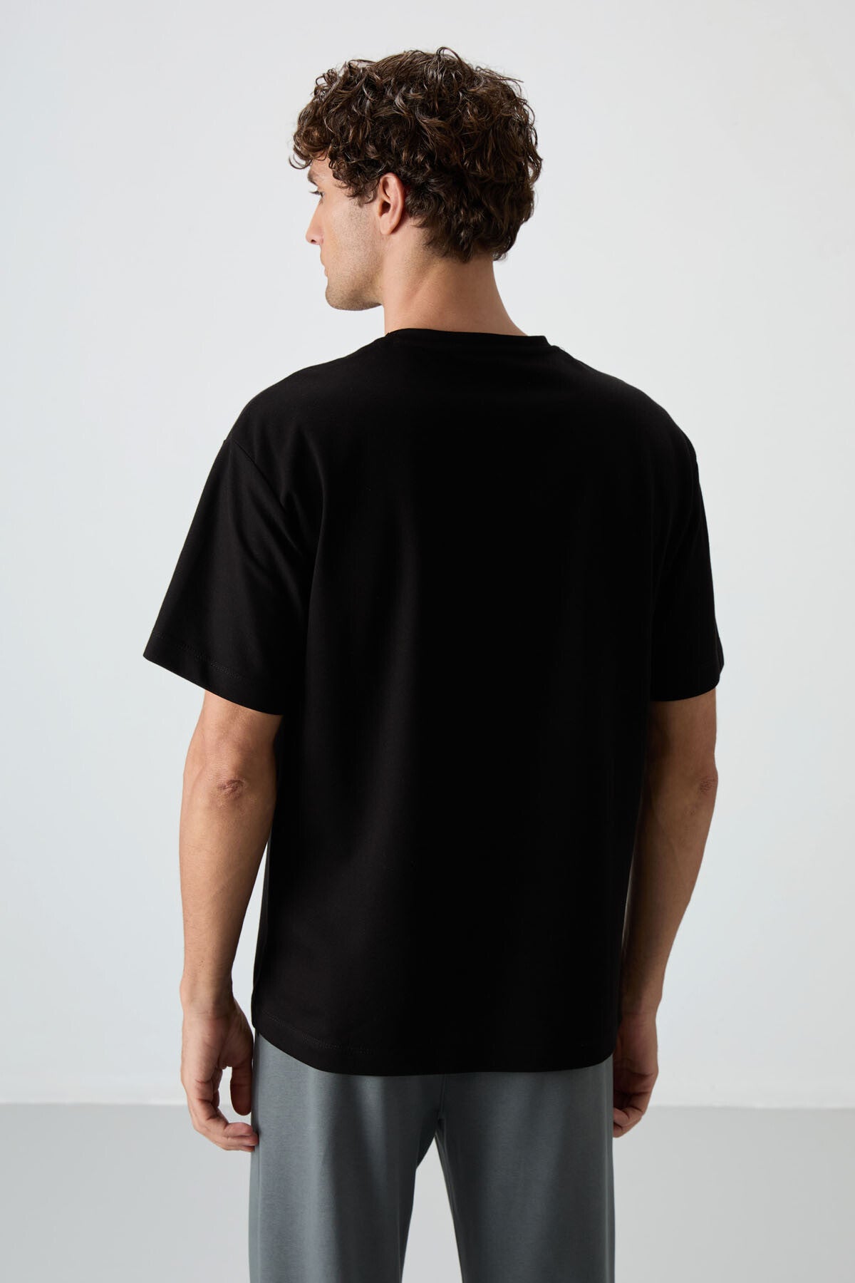 Black Cotton Thick Textured Surface Oversize Fit Printed Men's T-Shirt - 88365