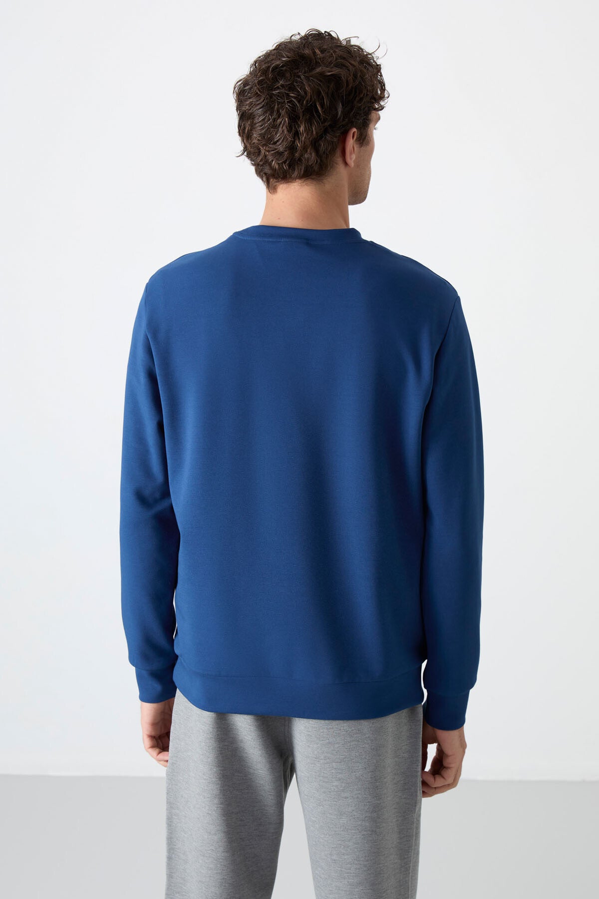 Parliament Basic O Collar Comfort Fit Men's Sweatshirt - 88053