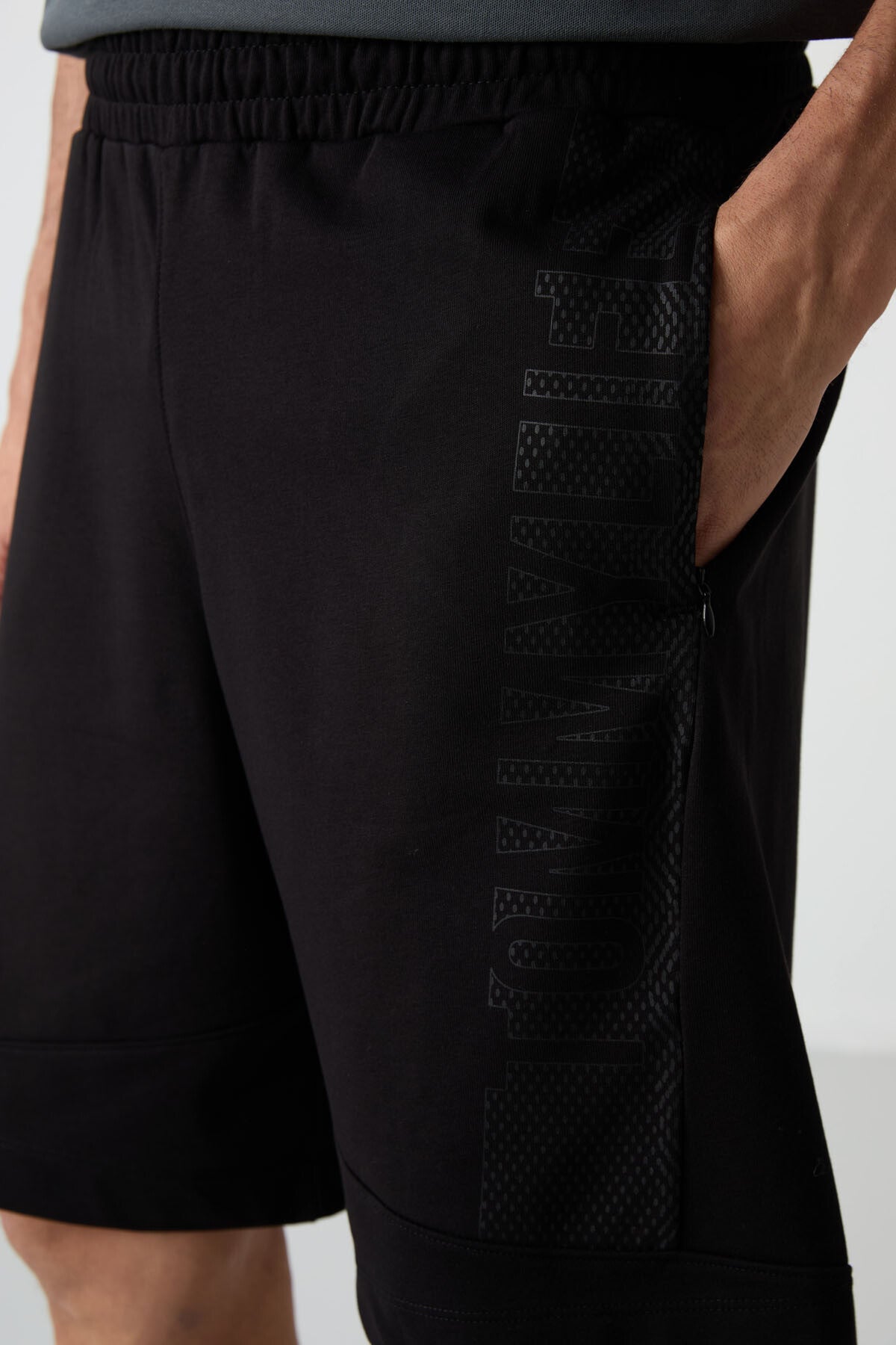 Black Cotton Thick Soft Textured Comfort Fit Printed Men's Shorts - 81265
