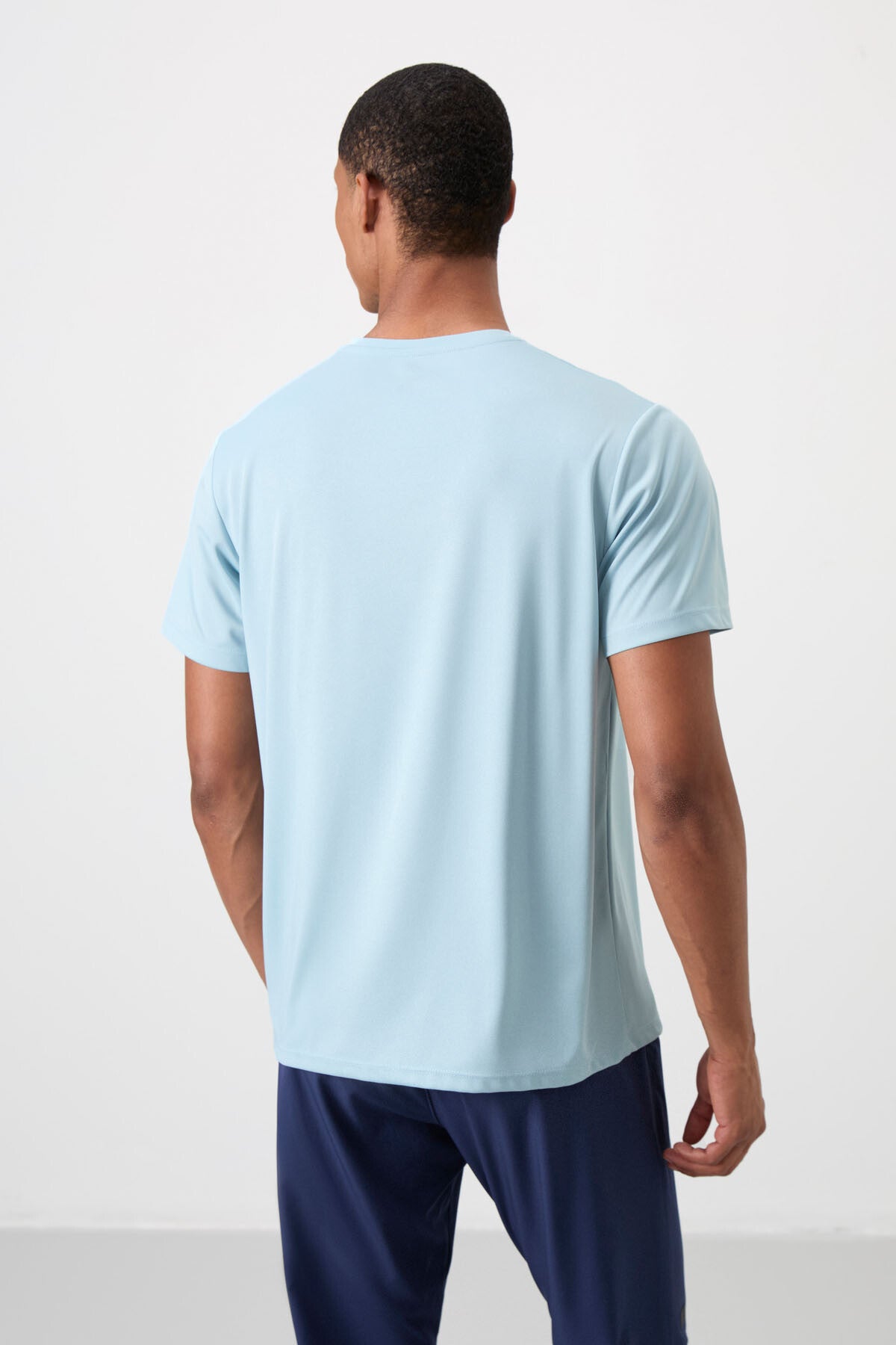 Light Blue Polyester Breathable Textured Thin Flexible Standard Fit Men's Performance T-Shirt - 88385