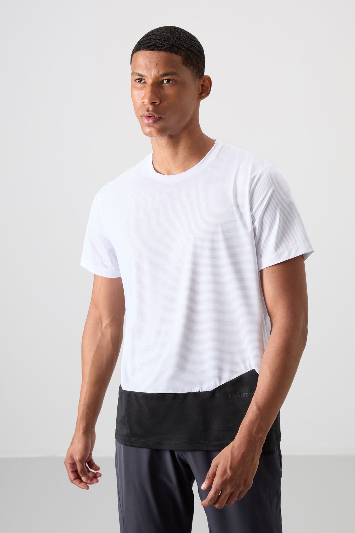 White Polyester Breathable Textured Thin Flexible Standard Fit Men's Performance T-Shirt - 88383