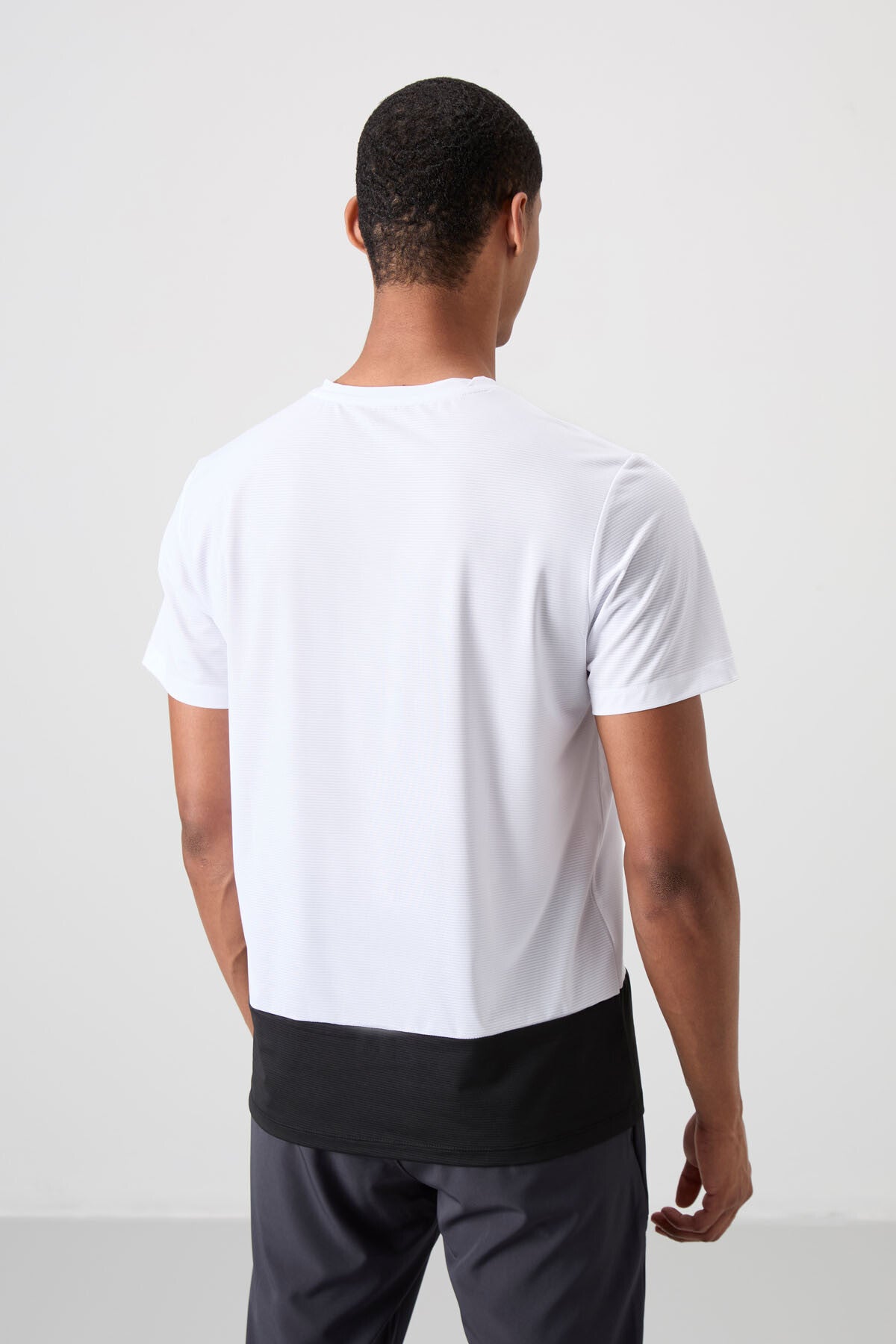 White Polyester Breathable Textured Thin Flexible Standard Fit Men's Performance T-Shirt - 88383