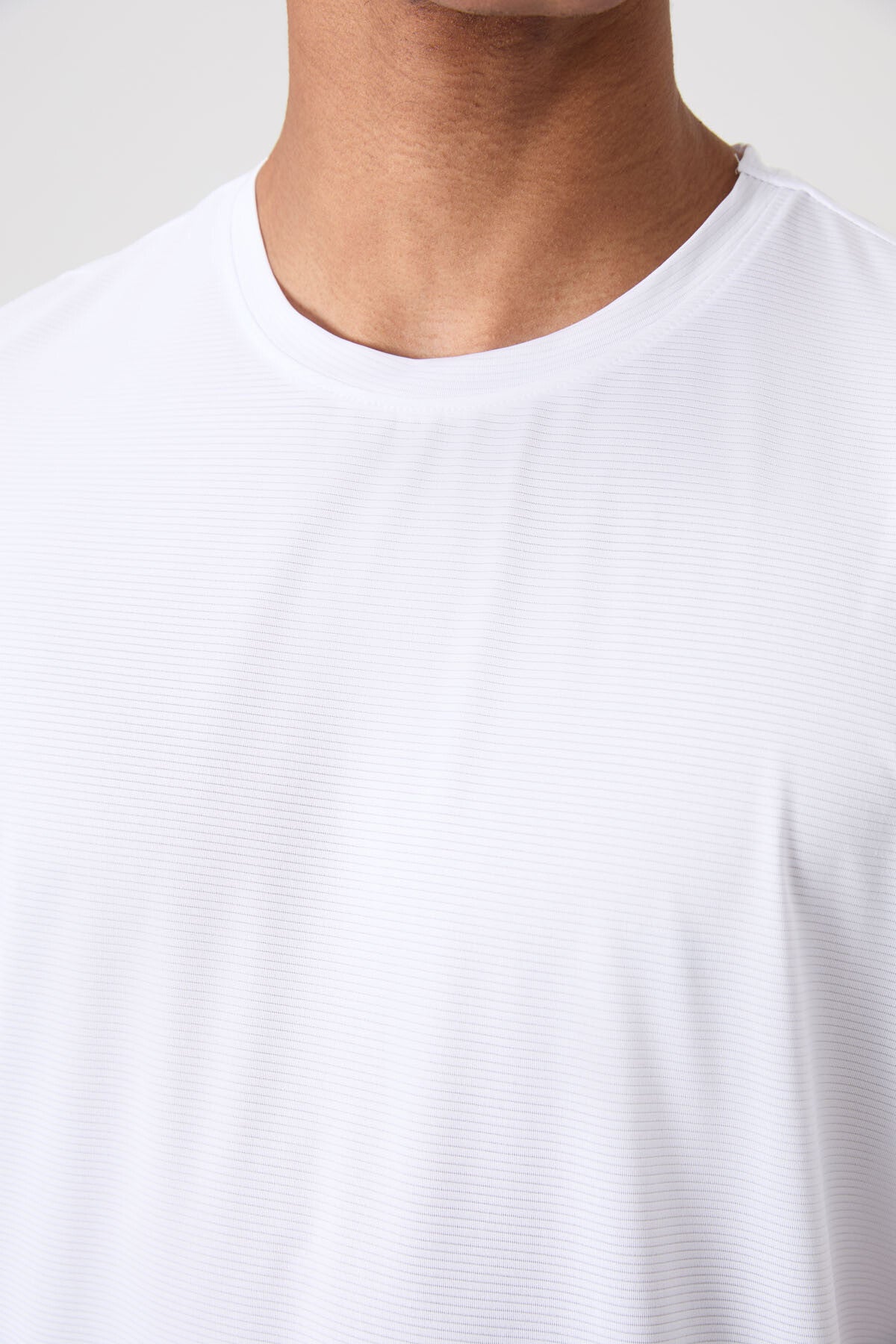 White Polyester Breathable Textured Thin Flexible Standard Fit Men's Performance T-Shirt - 88383
