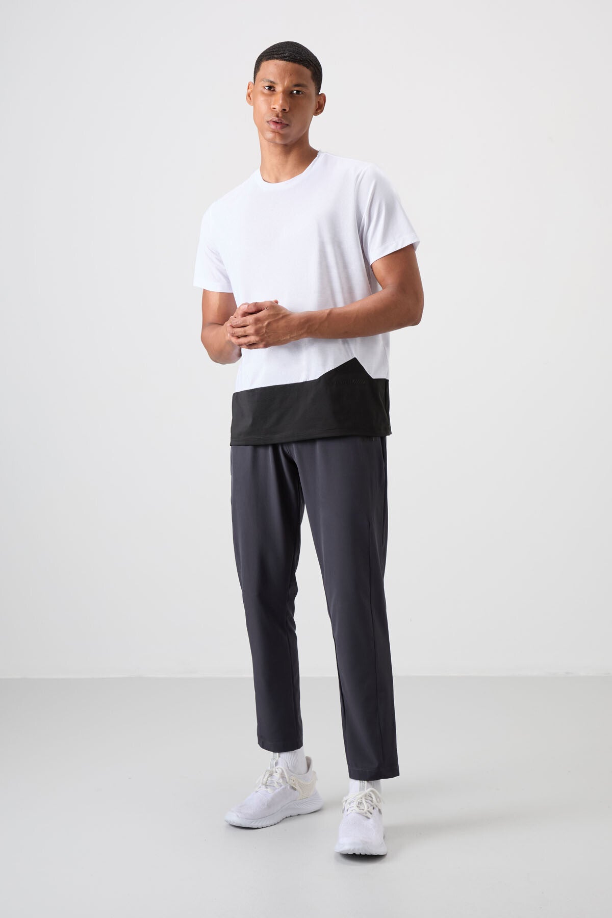 White Polyester Breathable Textured Thin Flexible Standard Fit Men's Performance T-Shirt - 88383