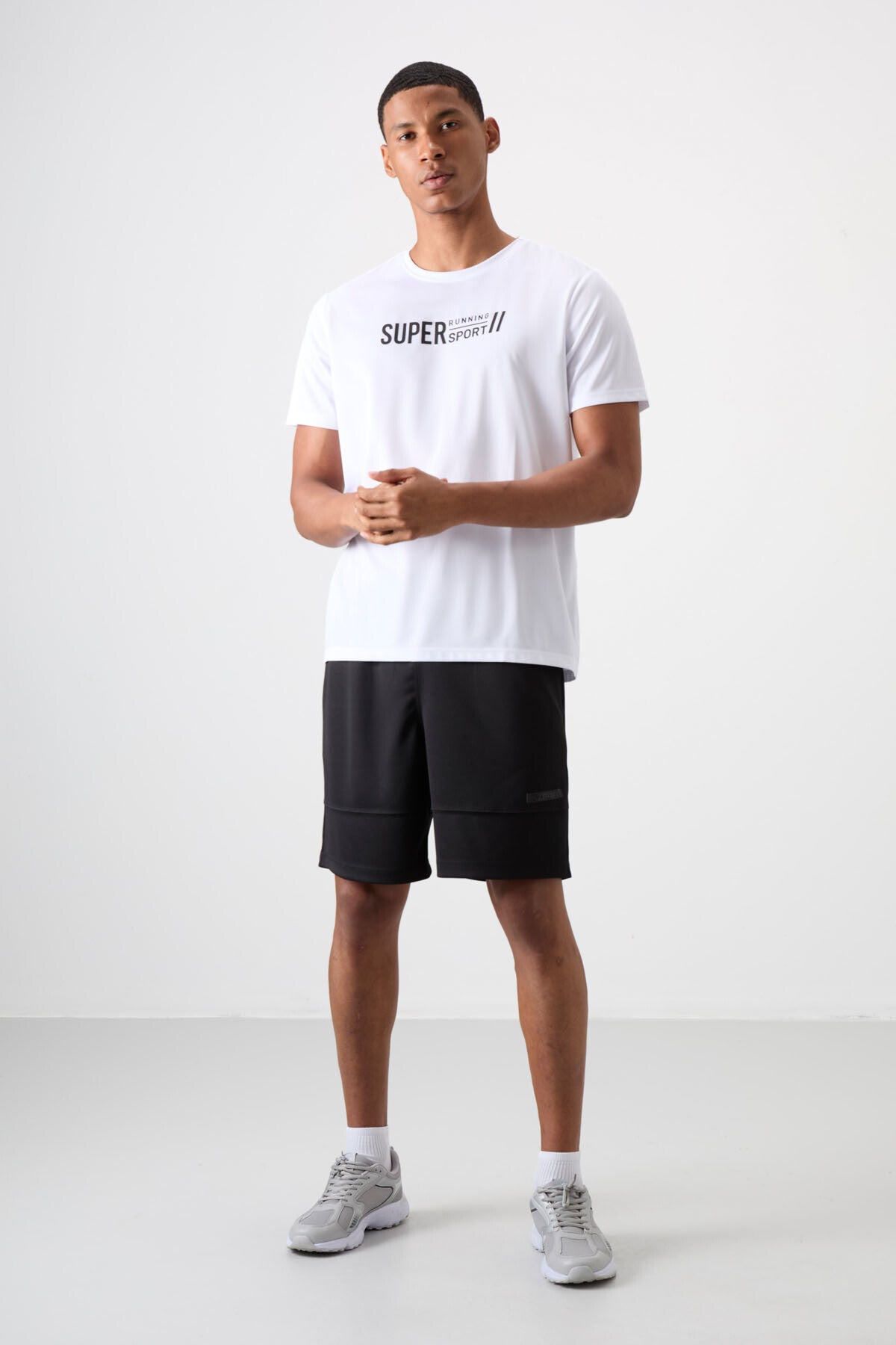 White Polyester Breathable Textured Thin Flexible Standard Fit Men's Performance T-Shirt - 88385
