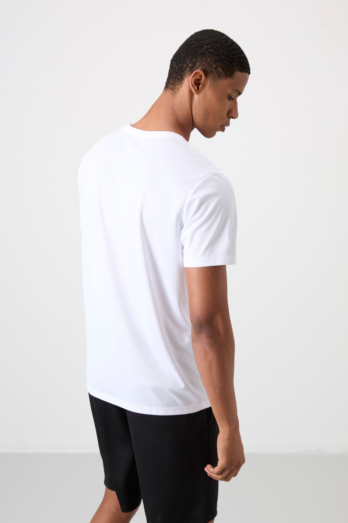 White Polyester Breathable Textured Thin Flexible Standard Fit Men's Performance T-Shirt - 88385