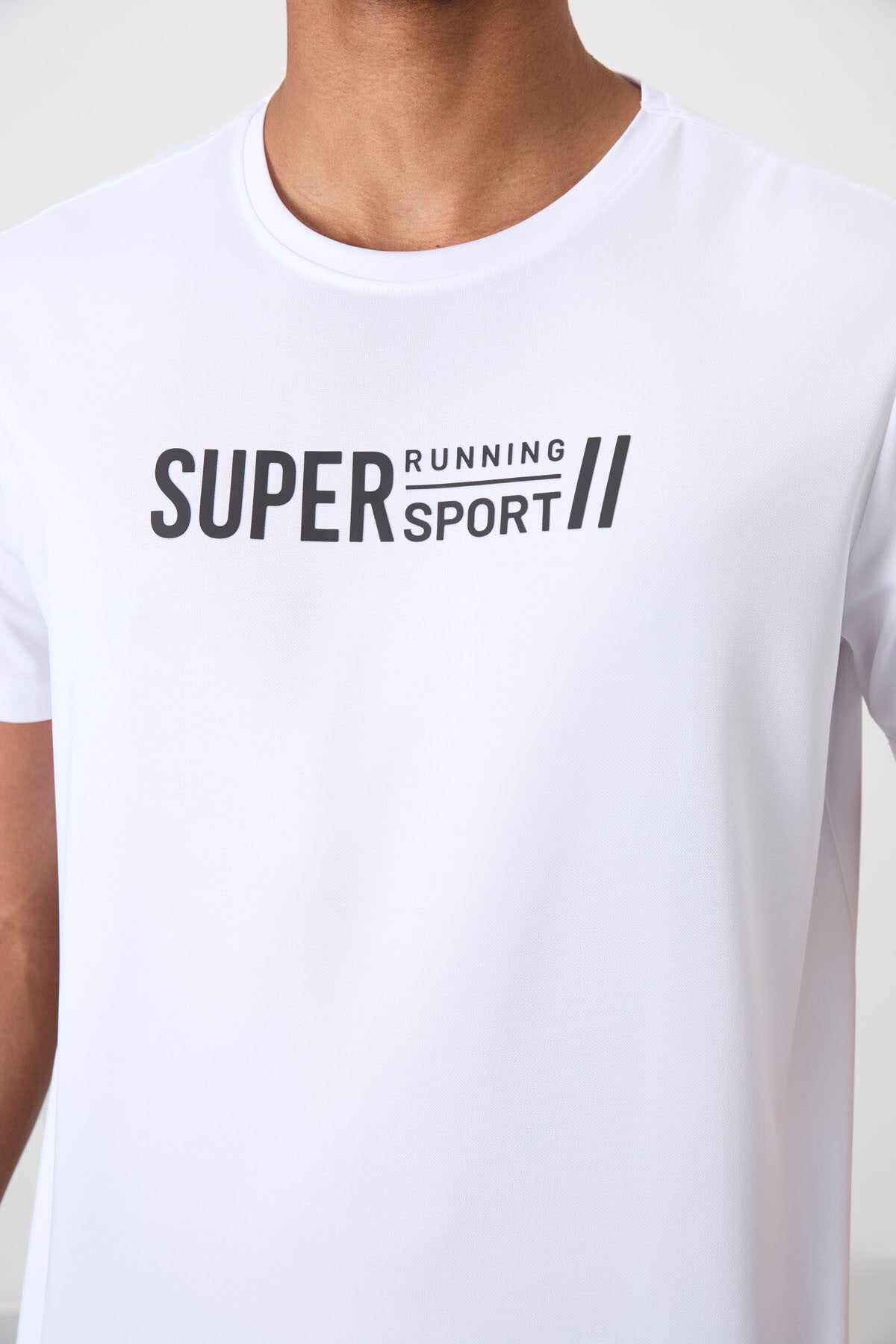 White Polyester Breathable Textured Thin Flexible Standard Fit Men's Performance T-Shirt - 88385