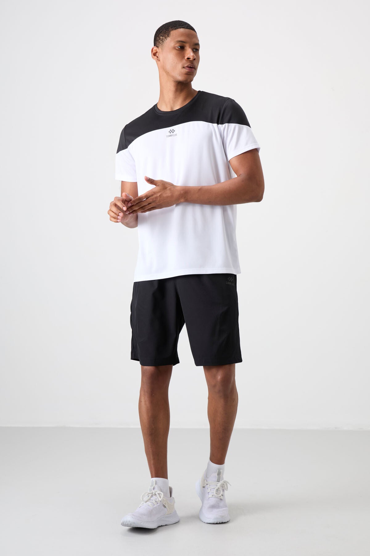 White Polyester Breathable Textured Thin Flexible Standard Fit Men's Performance T-Shirt - 88386