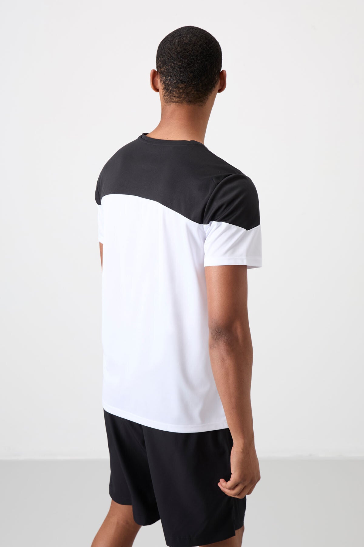 White Polyester Breathable Textured Thin Flexible Standard Fit Men's Performance T-Shirt - 88386