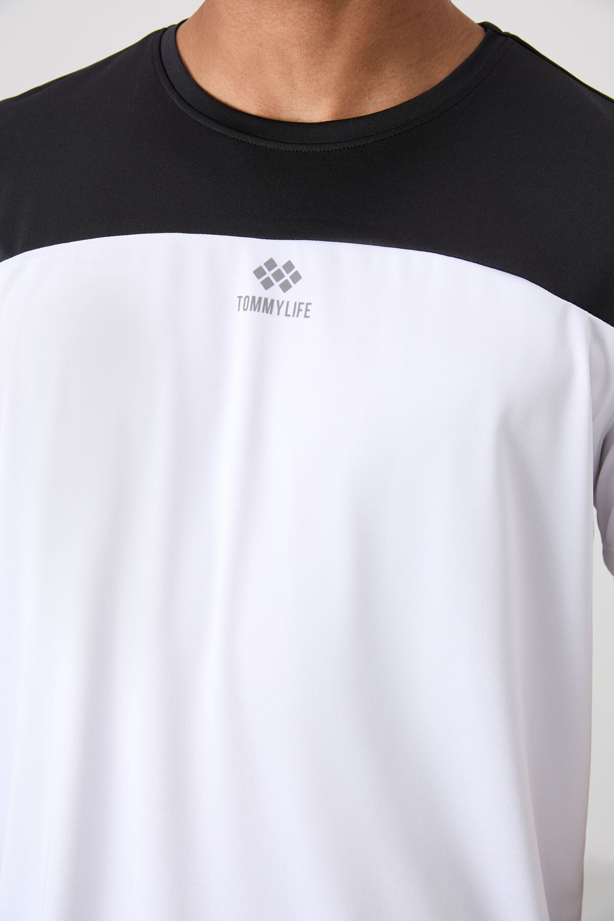White Polyester Breathable Textured Thin Flexible Standard Fit Men's Performance T-Shirt - 88386