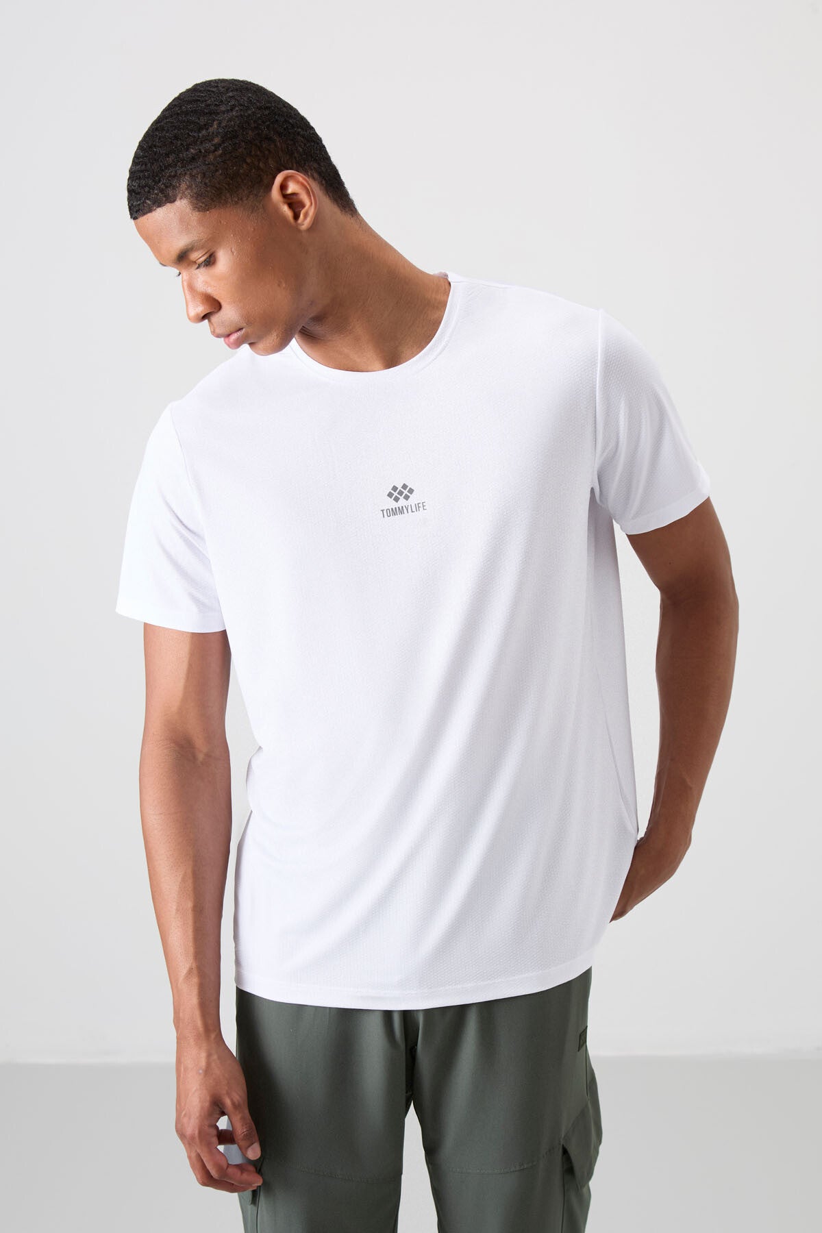 White Polyester Breathable Textured Thin Flexible Standard Fit Men's Performance T-Shirt - 88387