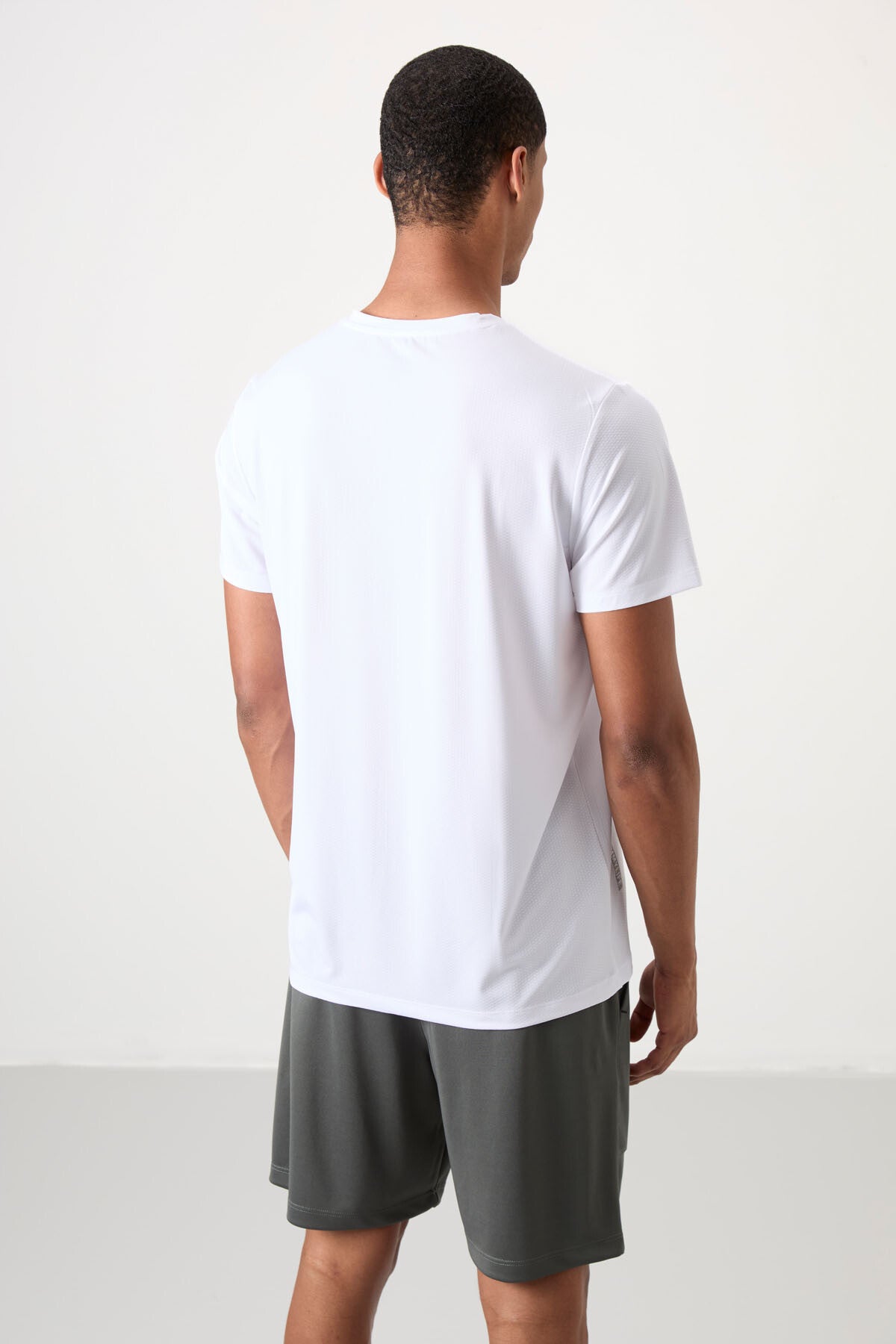 White Polyester Breathable Textured Thin Flexible Standard Fit Men's Performance T-Shirt - 88388