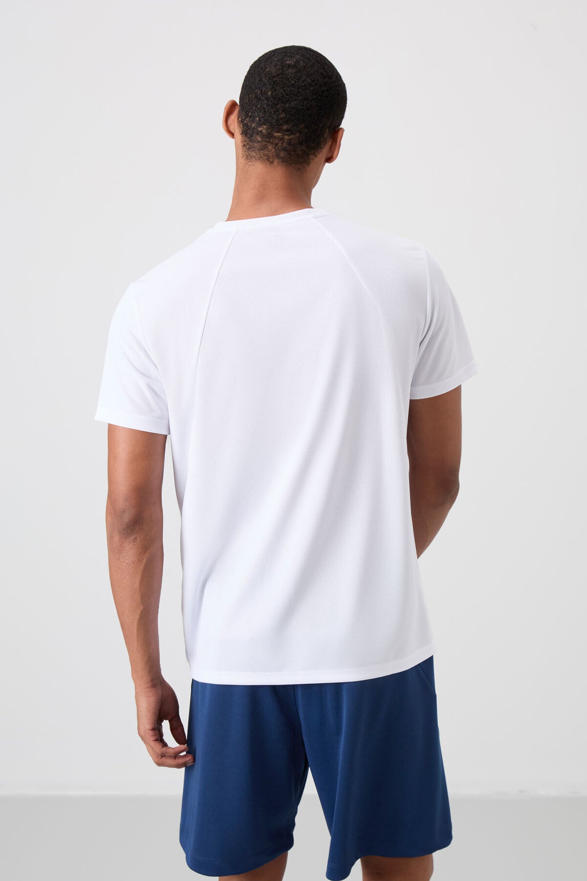 White Polyester Breathable Textured Thin Flexible Standard Fit Men's Performance T-Shirt - 88391