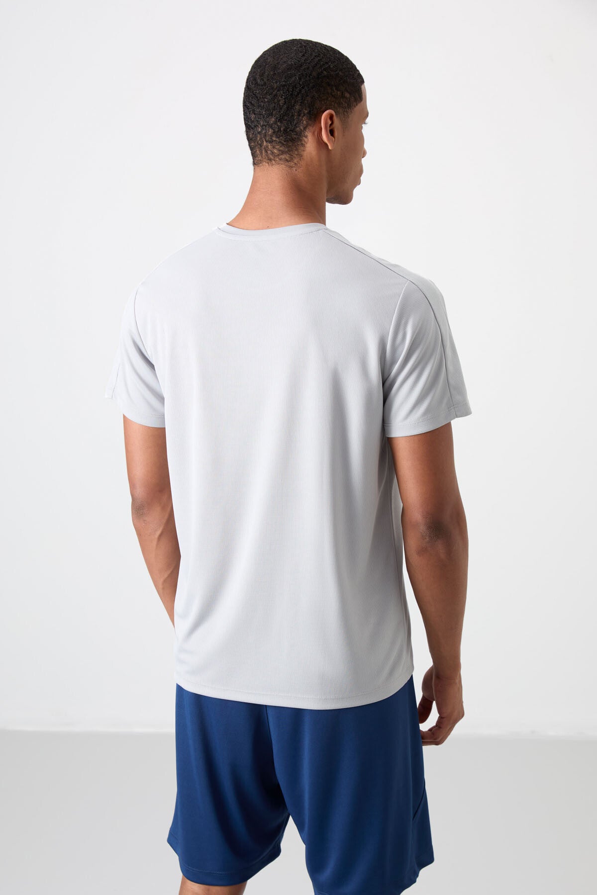 Breathable Textured Thin Stretch Standard Fit Men's Performance T-Shirt - 88390