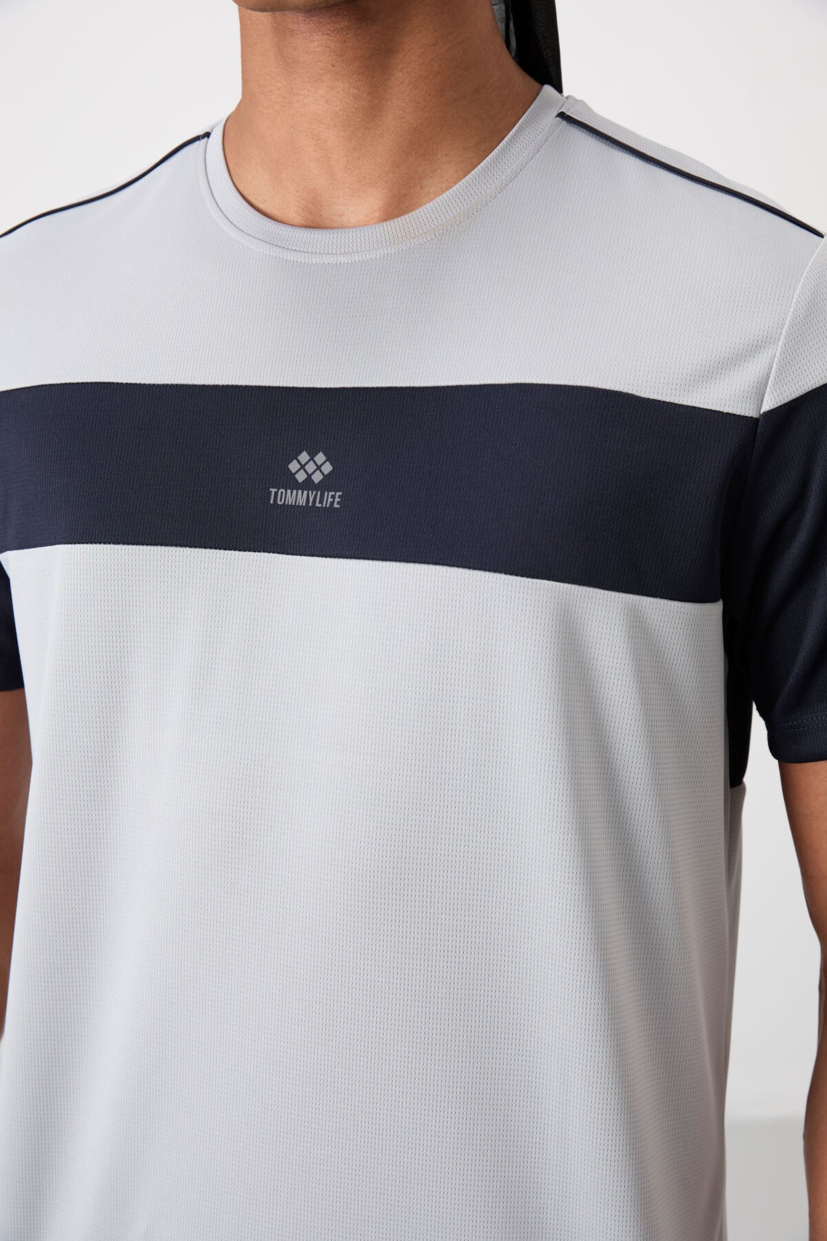 Breathable Textured Thin Flexible Standard Fit Men's Performance T-Shirt - 88396
