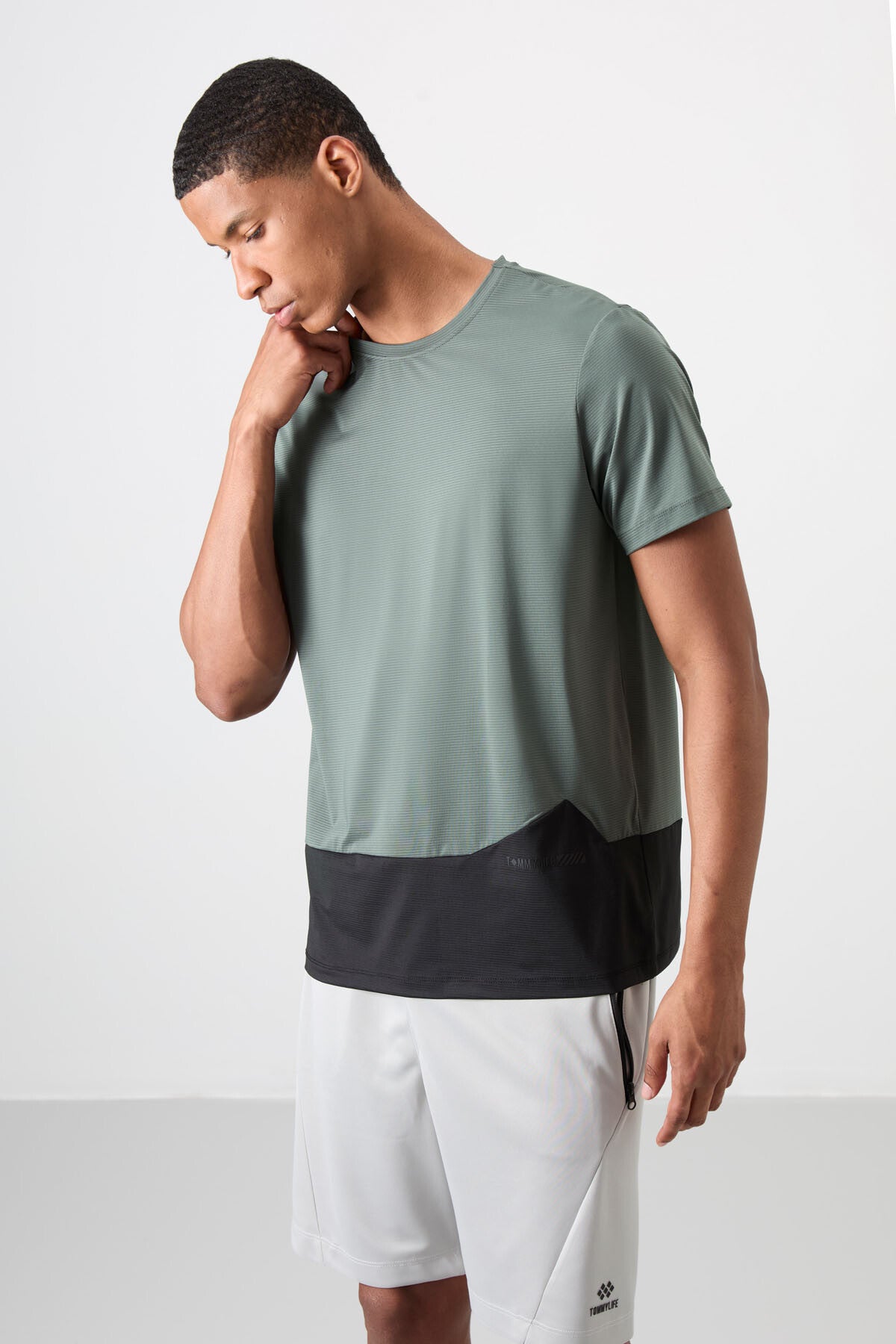 Breathable Textured Thin Flexible Standard Fit Men's Performance T-Shirt - 88383