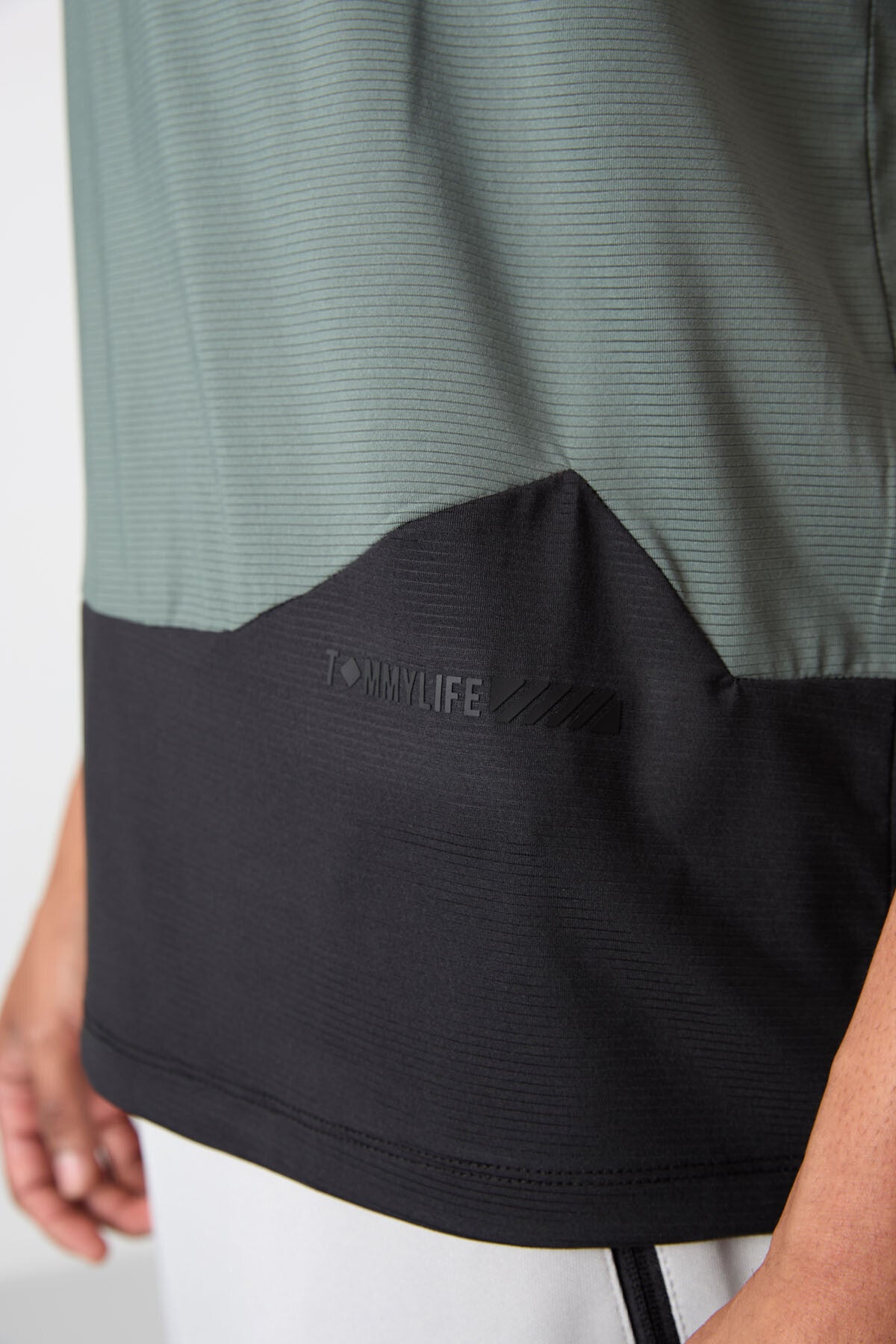Breathable Textured Thin Flexible Standard Fit Men's Performance T-Shirt - 88383