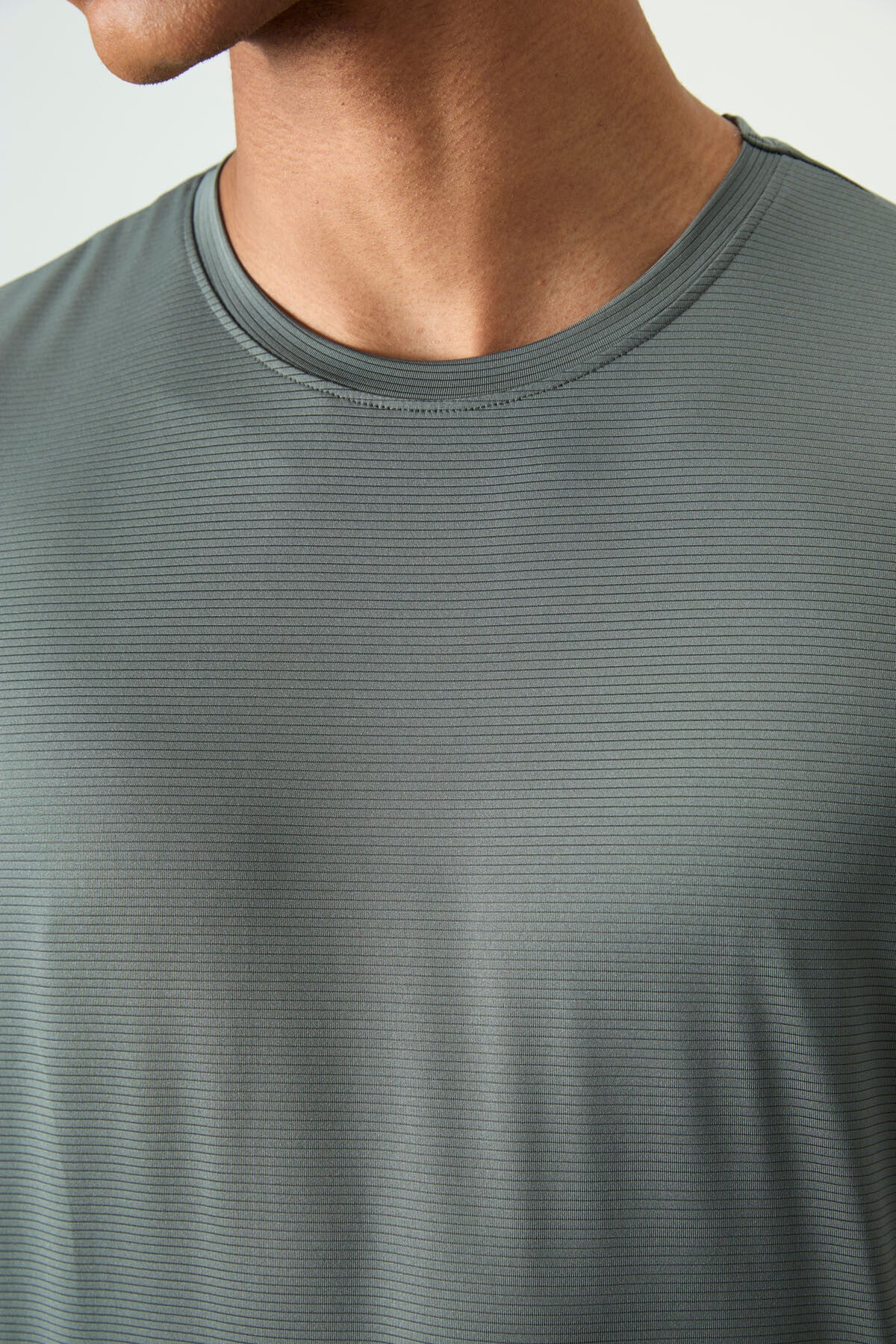 Breathable Textured Thin Flexible Standard Fit Men's Performance T-Shirt - 88383