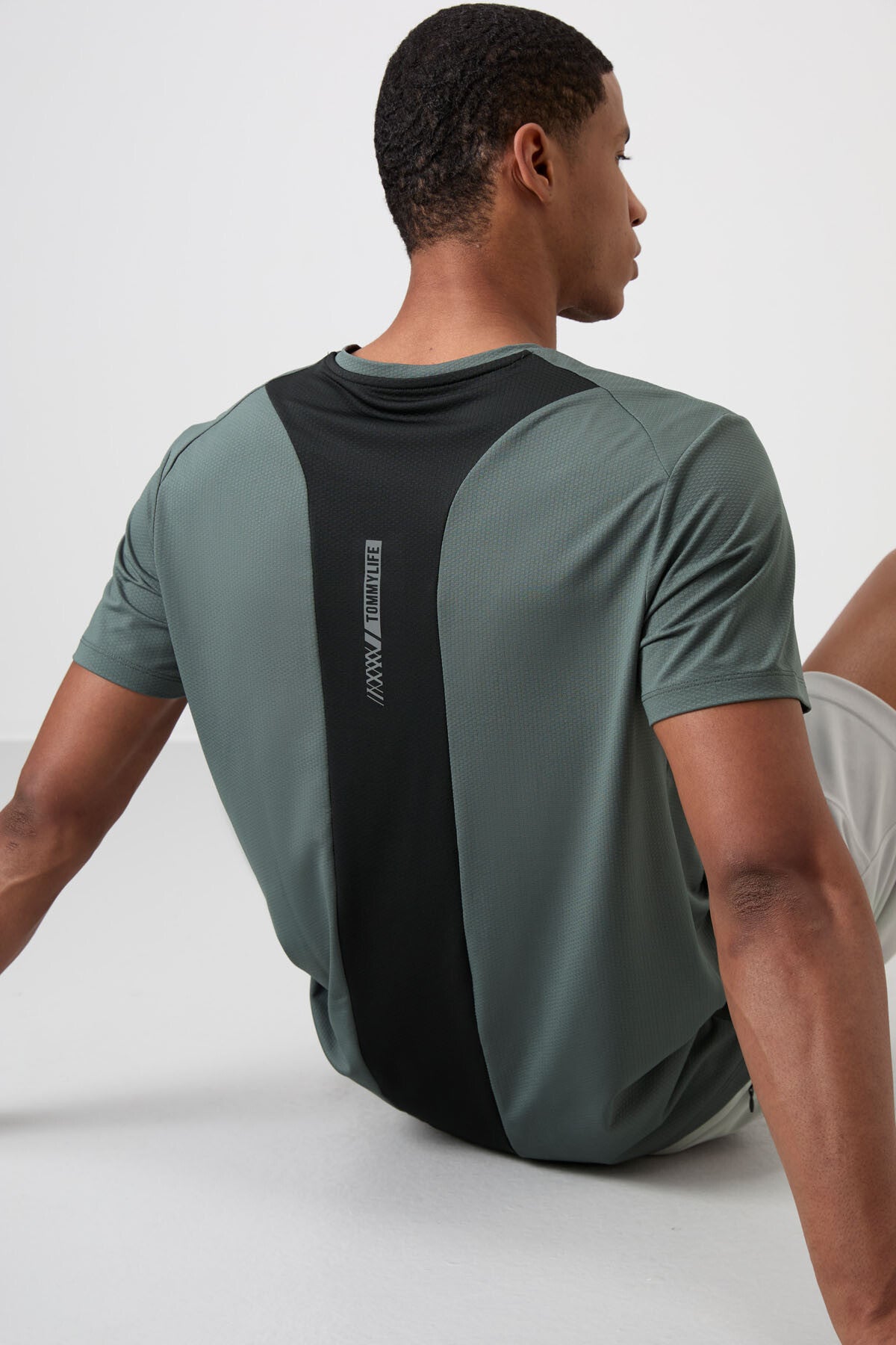 Breathable Textured Thin Flexible Standard Fit Men's Performance T-Shirt - 88387