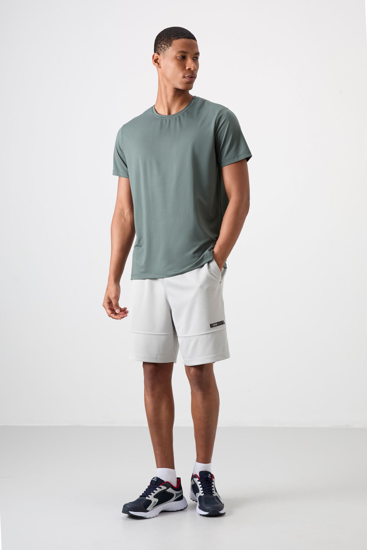 Breathable Textured Thin Flexible Standard Fit Men's Performance T-Shirt - 88387