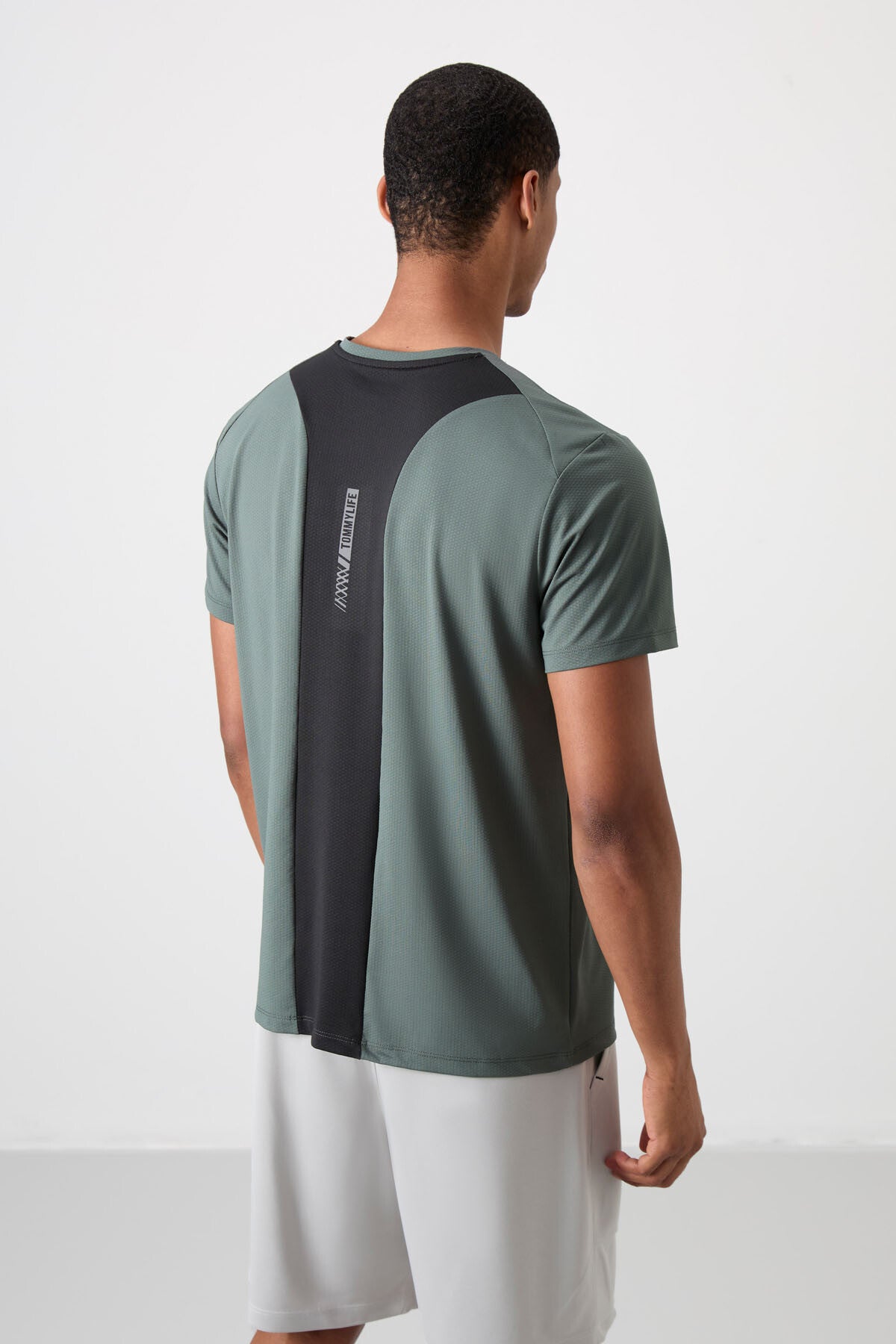 Breathable Textured Thin Flexible Standard Fit Men's Performance T-Shirt - 88387