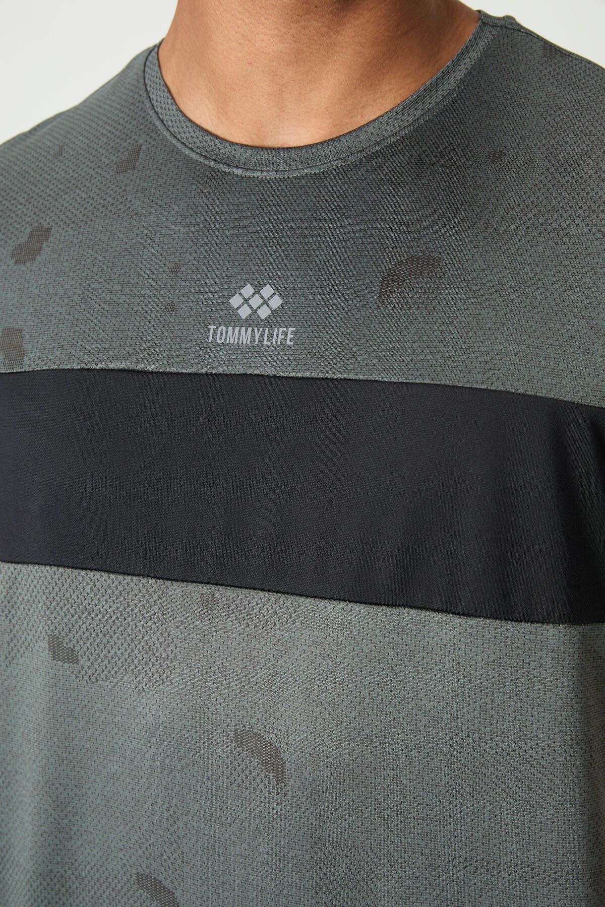 Breathable Polyester Jacquard Thin Flexible Standard Fit Men's Performance T-Shirt - 88398
