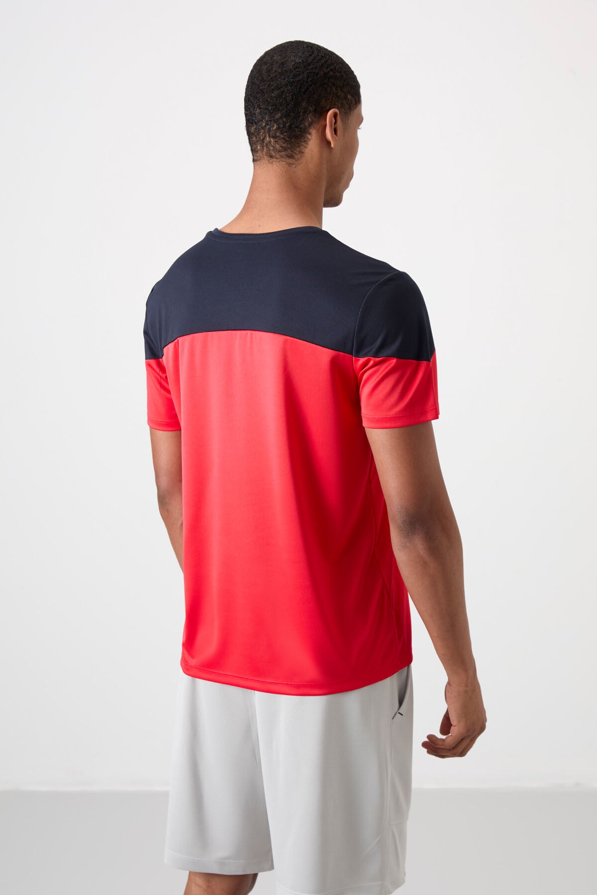 Red Polyester Breathable Textured Thin Flexible Standard Fit Men's Performance T-Shirt - 88386