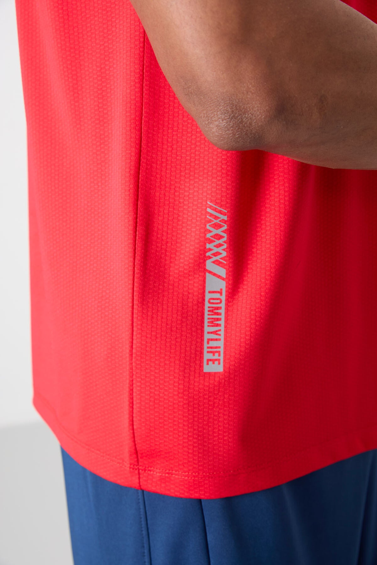 Red Polyester Breathable Textured Thin Flexible Standard Fit Men's Performance T-Shirt - 88388