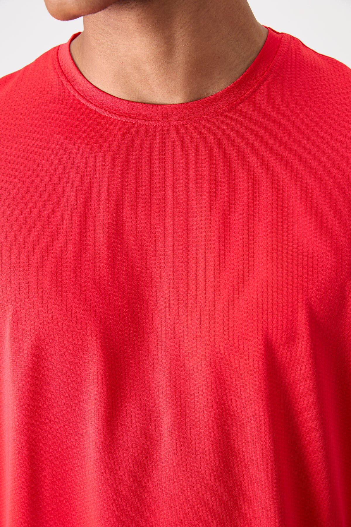 Red Polyester Breathable Textured Thin Flexible Standard Fit Men's Performance T-Shirt - 88388