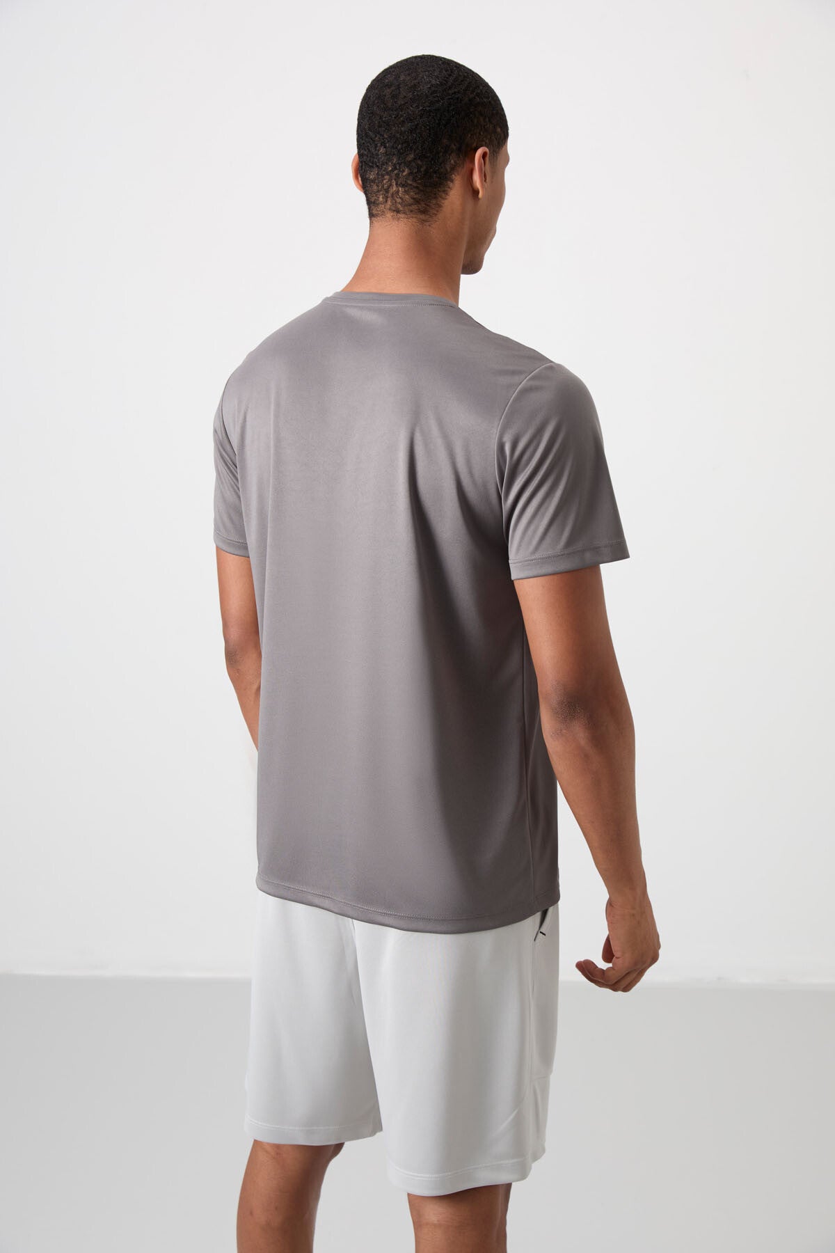 Dark Grey Polyester Breathable Textured Thin Flexible Standard Fit Men's Performance T-Shirt - 88385